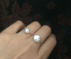 Minimalist baroque pearl luster ring. Dainty white pearl ring. Baroque Petal pearl ring. Freshwater pearl ring. Wedding ring