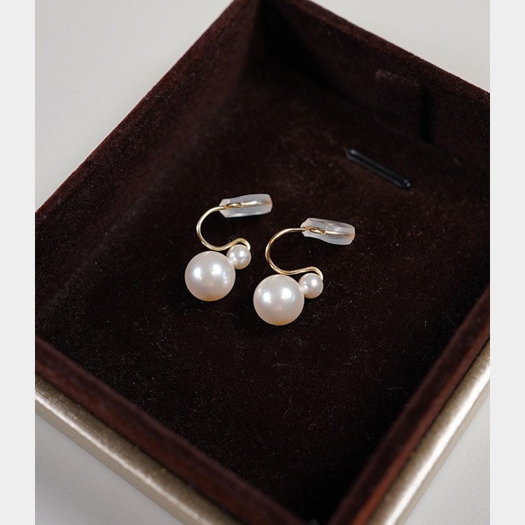 14K gold filled freshwater double pearl stud earring. Minimalist clip on earrings. Bridal earrings. Bridesmaid gift.