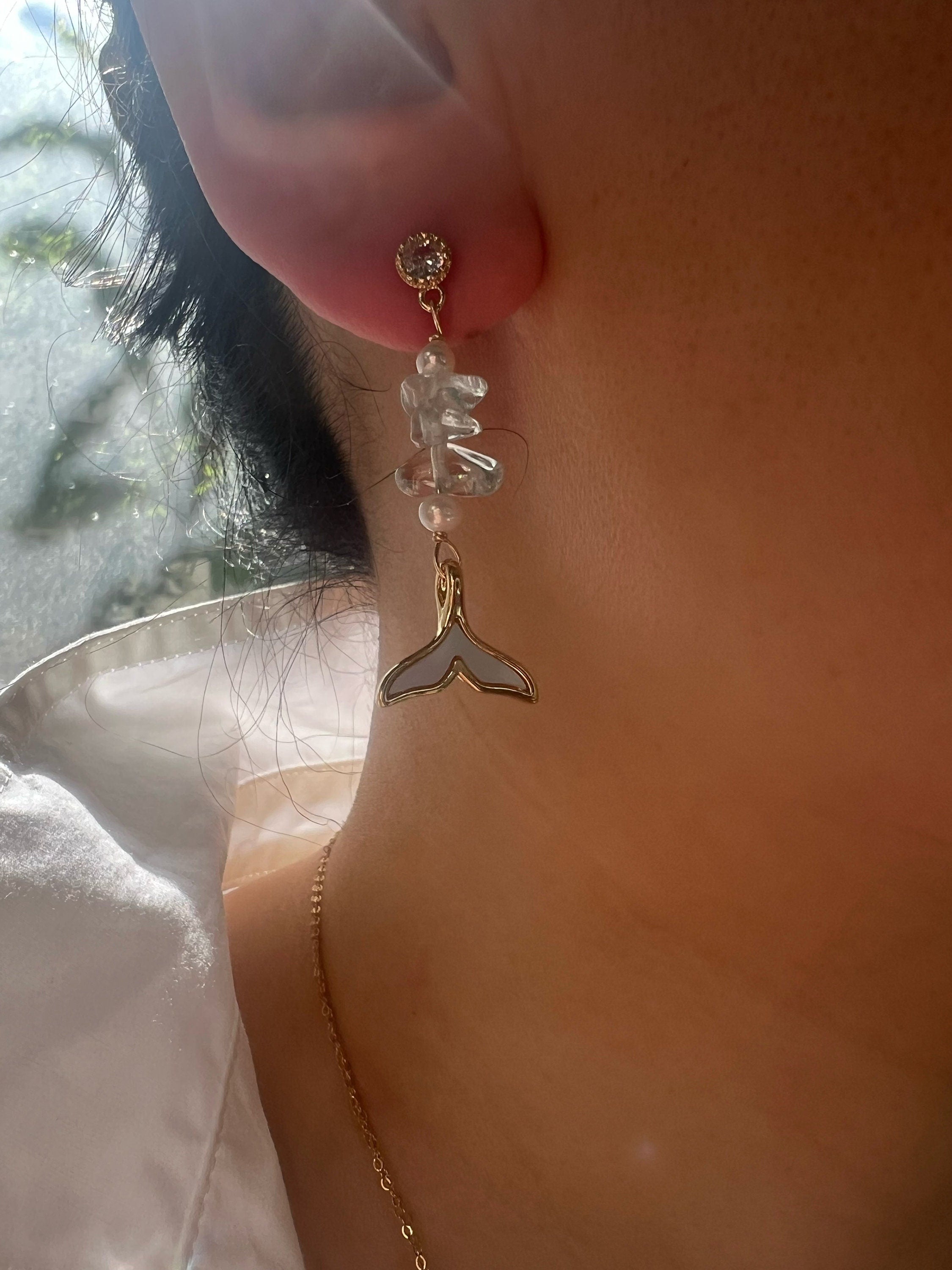 Clip on freshwater pearl natural gemstone earring. Minimalist dangle earrings. Mermaid tailPearl earrings. Bridal earrings. Bridesmaid gift.