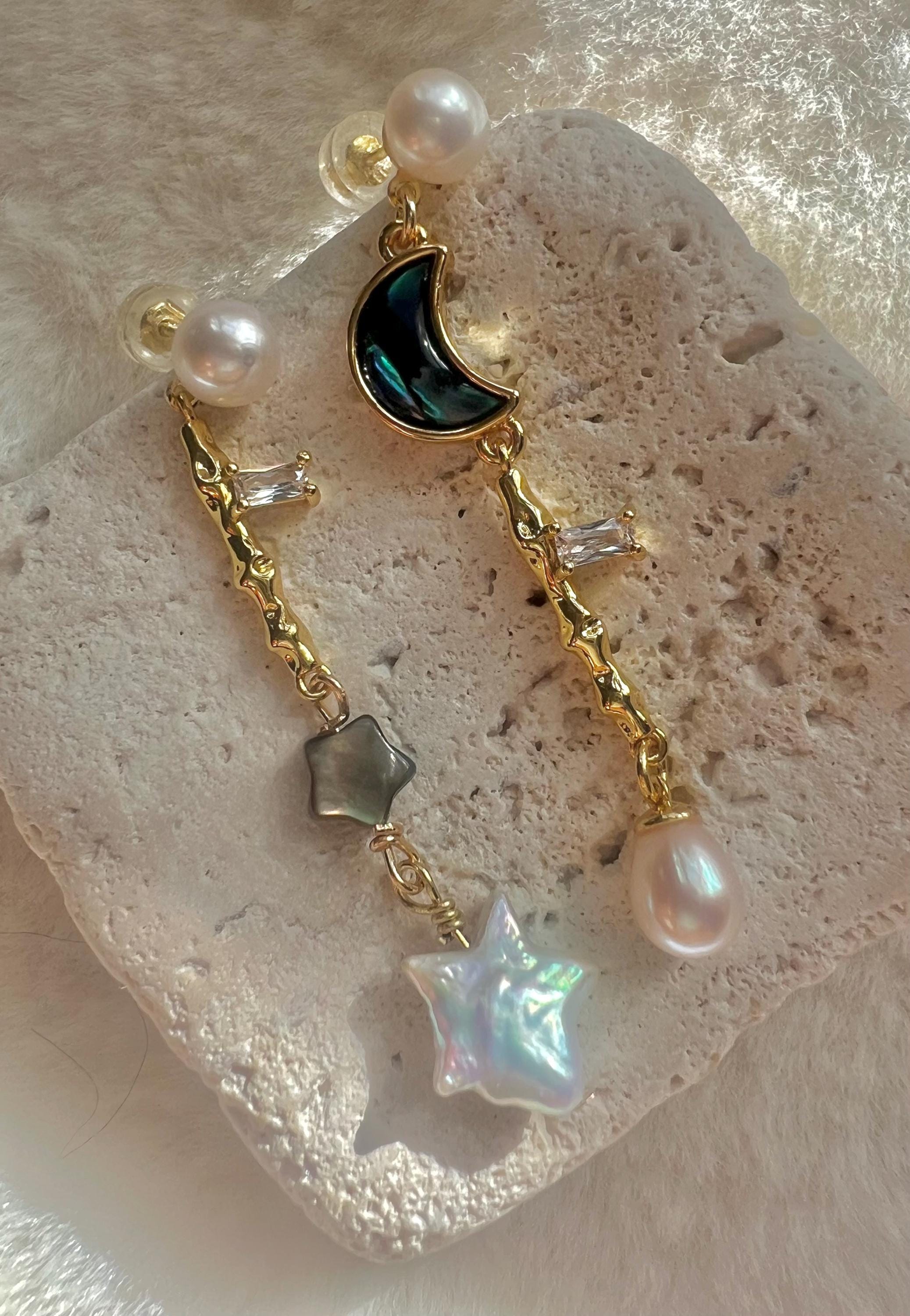 Delicate freshwater pearl moon face star earring. Dainty earrings. Unbalanced earrings. Dissymmetry earrings. Minimalist earrings.
