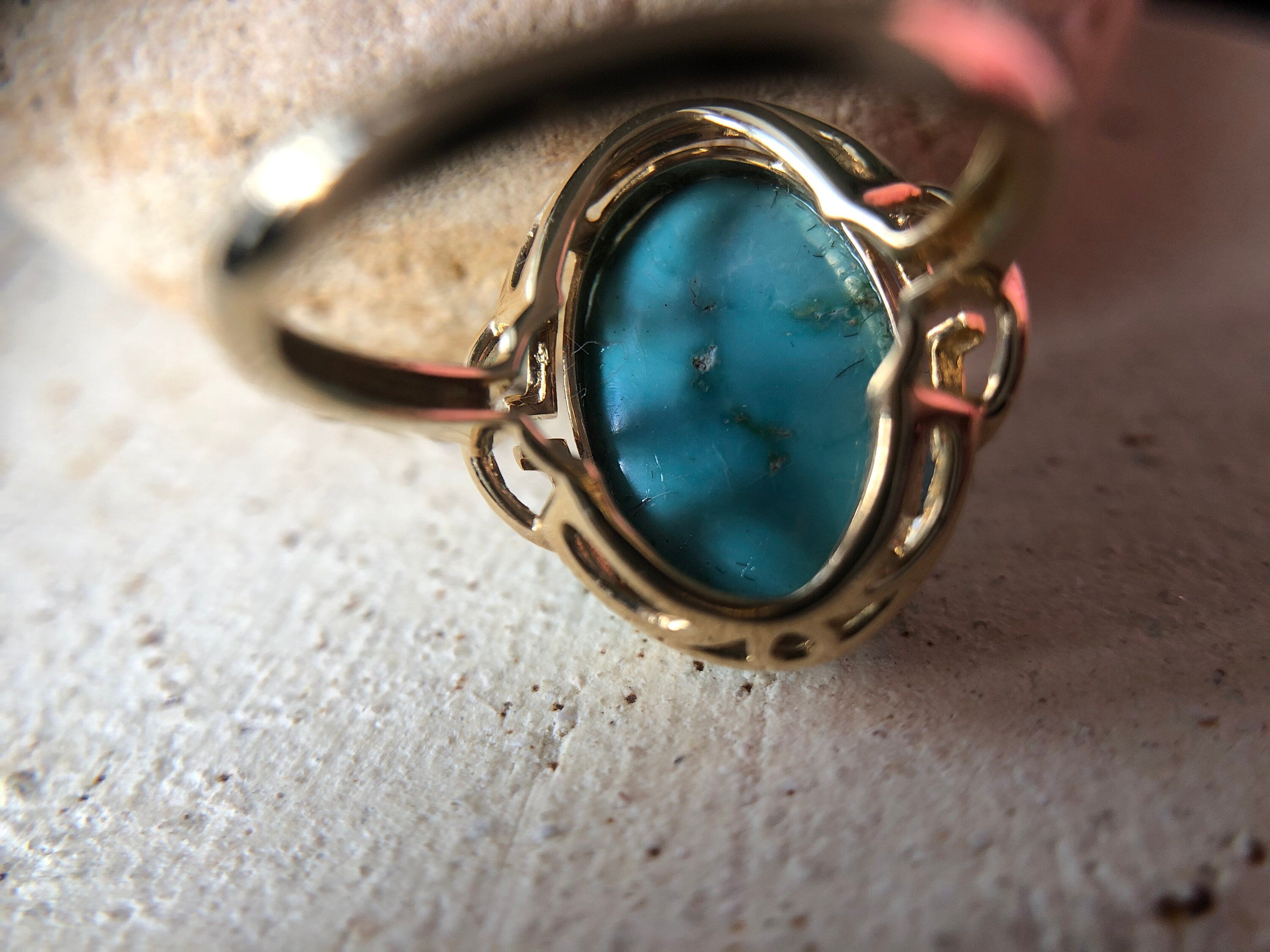 18K solid gold natural turquoise oval ring. Turquoise ring. December Brithstone. Solid 18K Gold Turquoise ring.