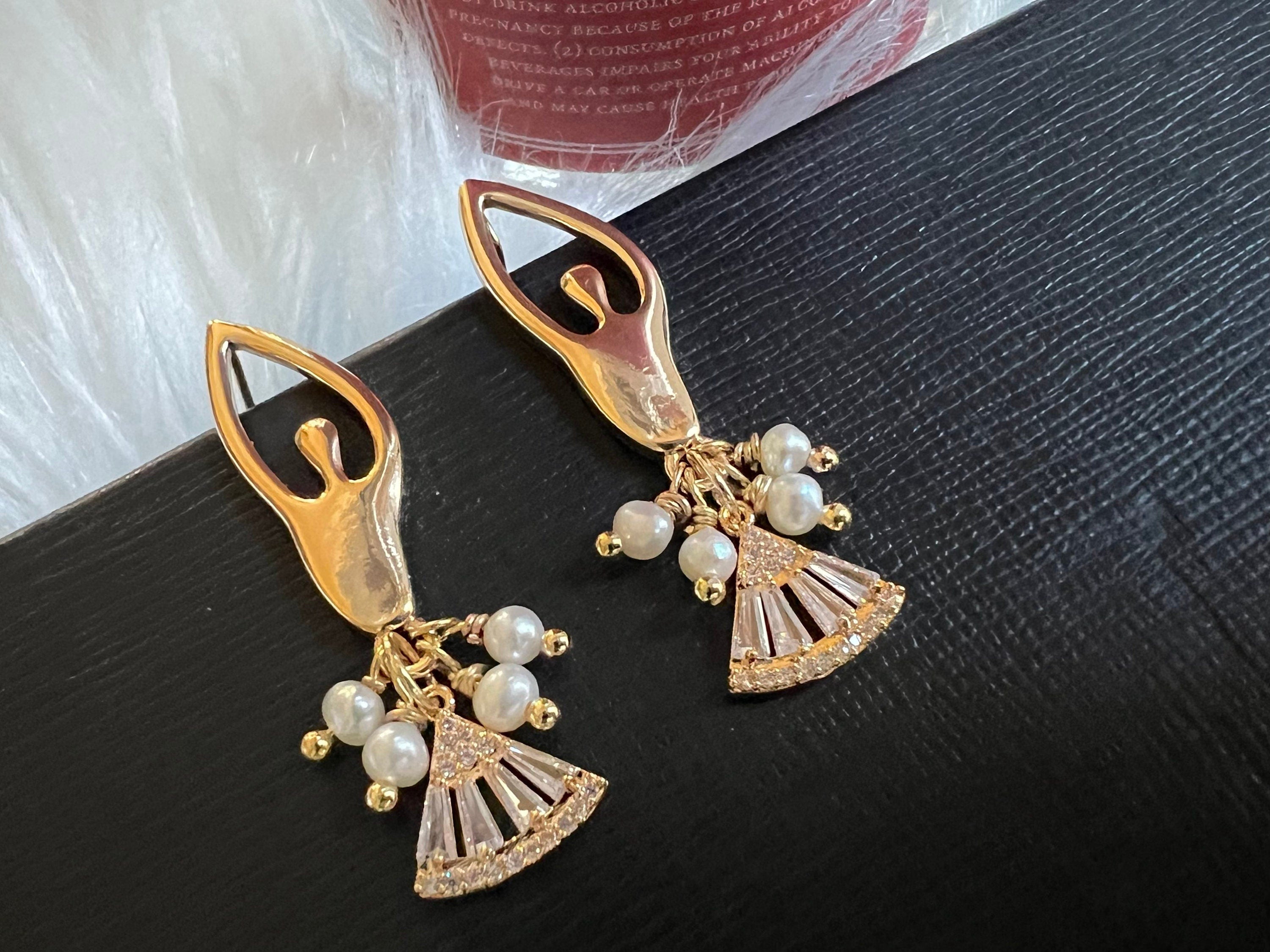 Gold twinkle fan genuine pearl ballerina earrings. Dainty pearl earrings. Vintage style earrings. Bridal boho wedding ballet earrings.