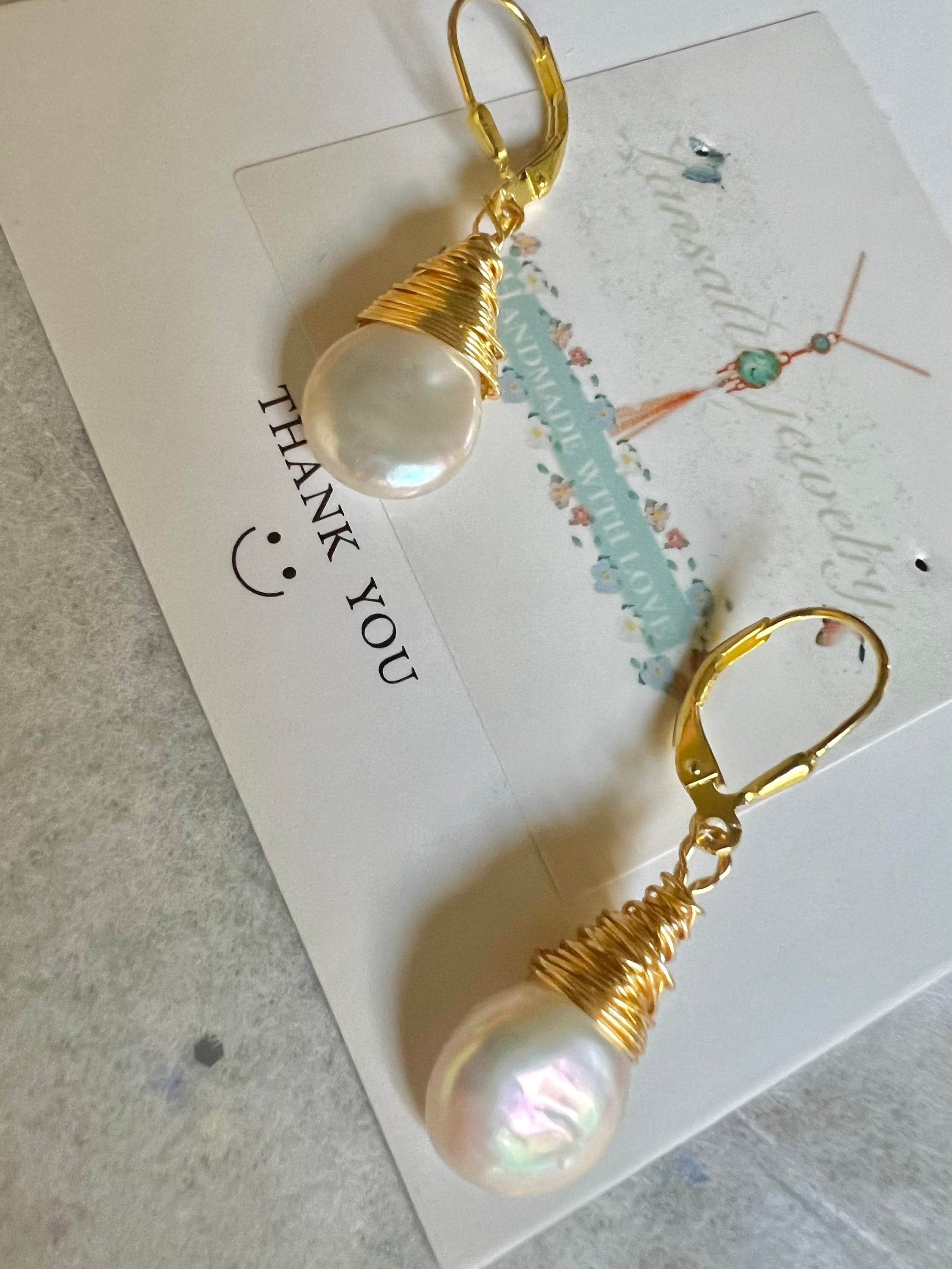 Freshwater baroque pearl wire wrapped earrings. Minimalist pearl earrings. Teardrop pearl earrings. Bridal earrings. Bridesmaid gift