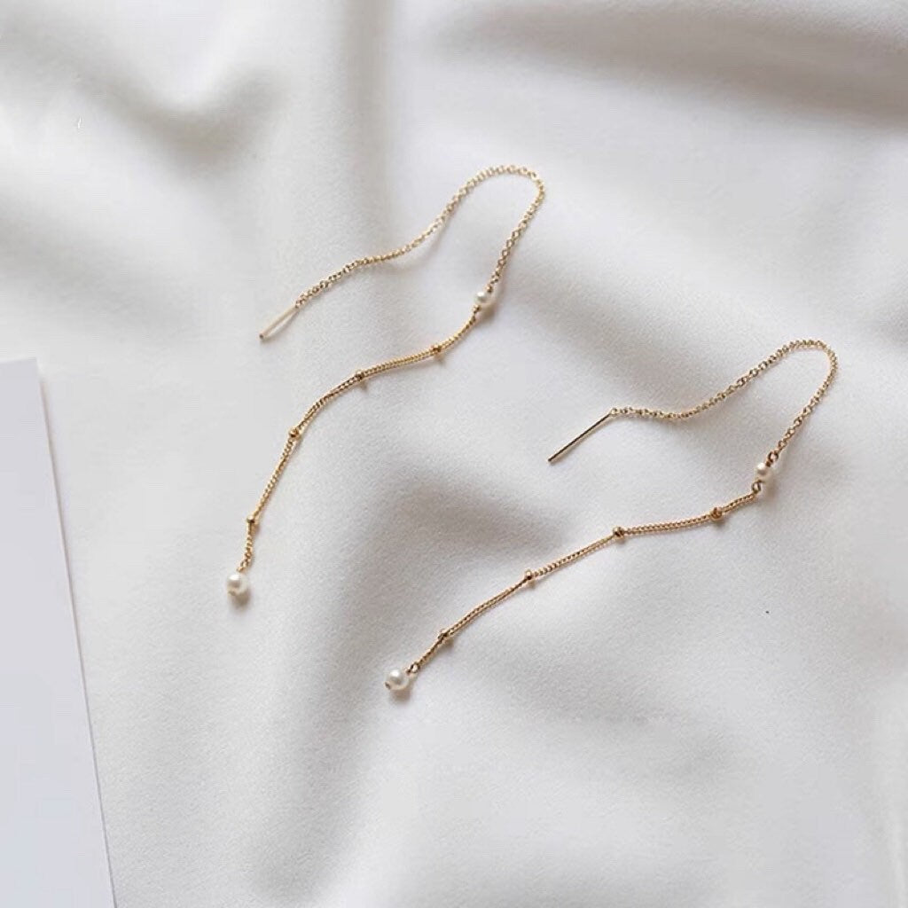 14K gold filled freshwater tiny pearl threader earring. Dainty earrings. Elegant earrings. Bridal earrings. Bridesmaid gift.