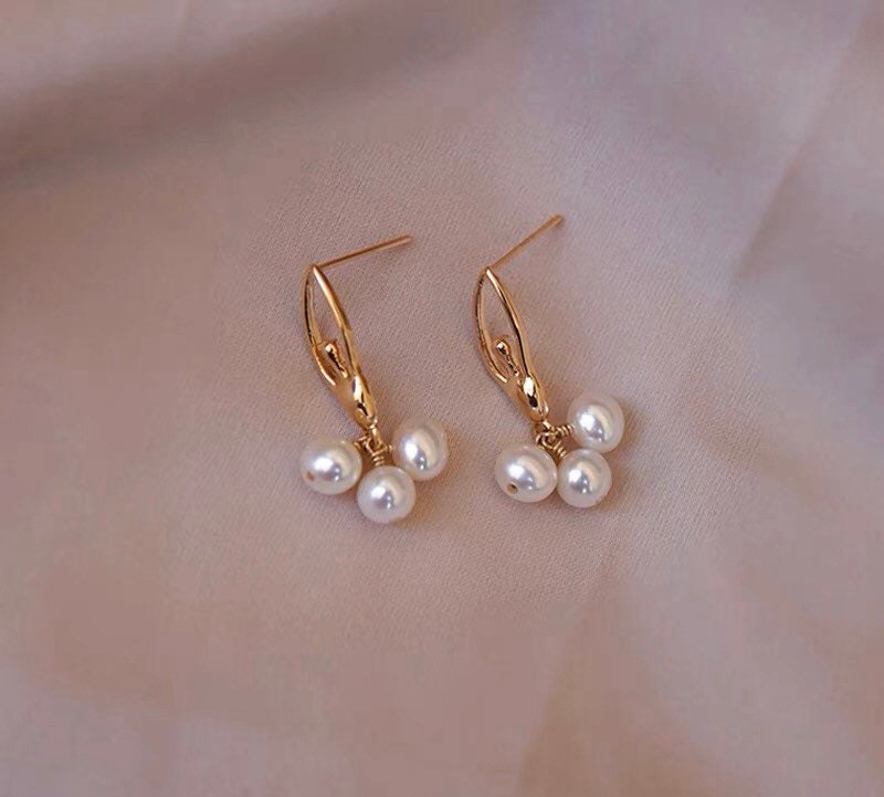 Vintage style ballet freshwater pearl earring. Minimalist earrings. Elegant pearl huggie. Bridal earrings. Bridesmaid gift.