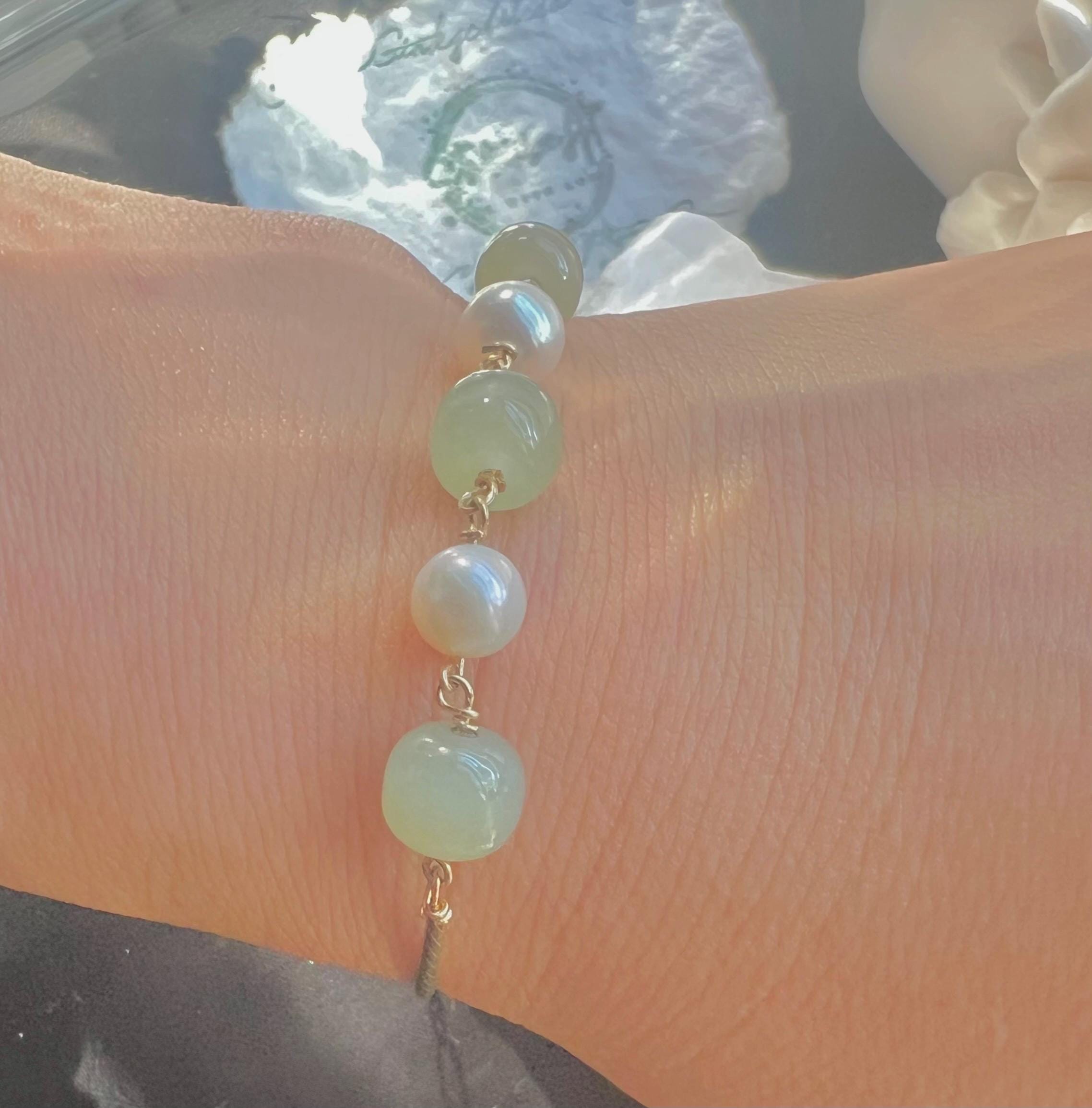 Genuine Jade and Freshwater Pearl Bracelet. 14k Gold Filled Jade Pearl Bar Bracelet. Minimalist Jade and Pearl Jewelry. Elegant jade bridal