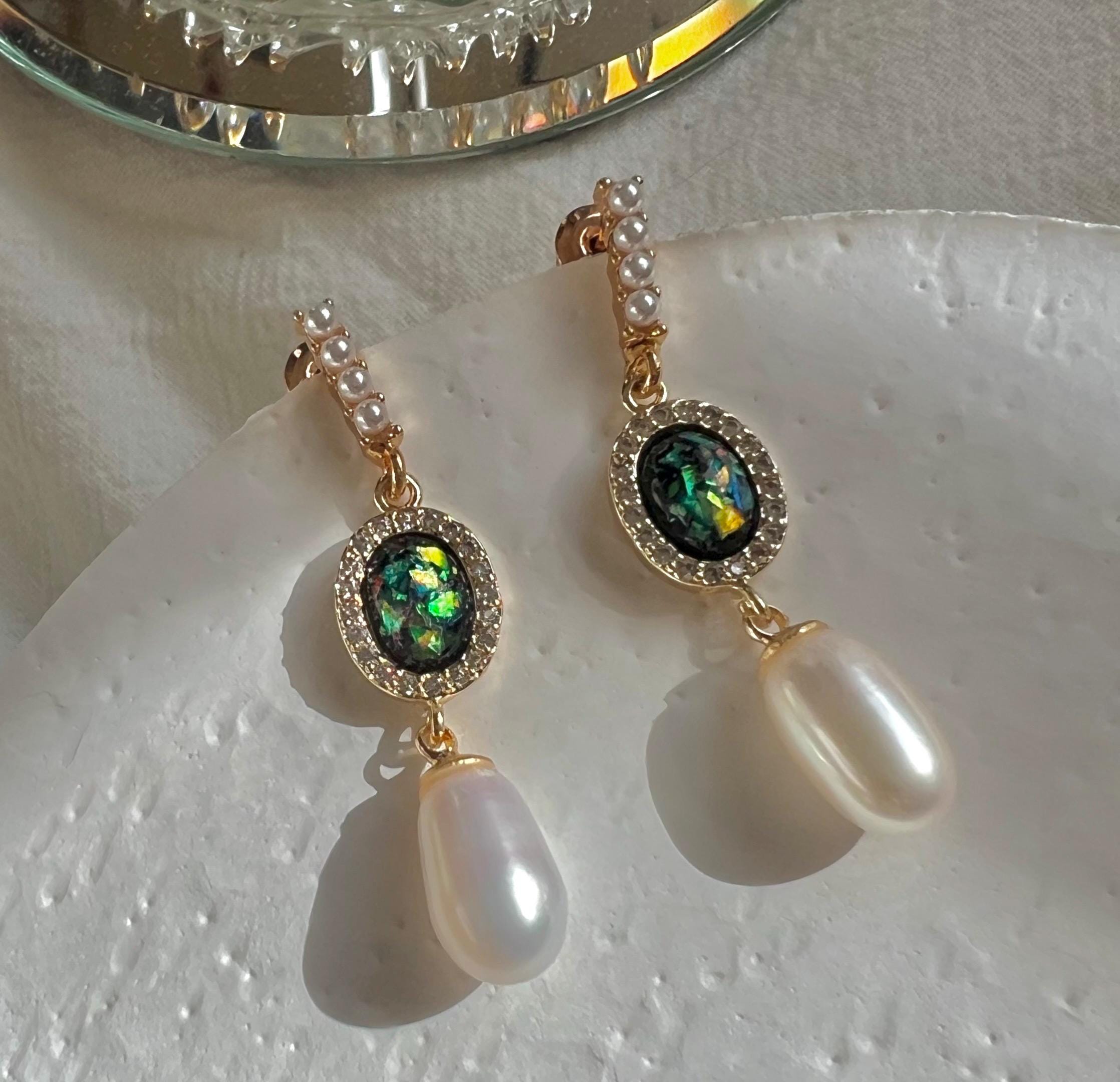 Clip on freshwater pearl natural gemstone earring. Minimalist dangle earrings. No pain Pearl earrings. Bridal earrings. Bridesmaid gift.