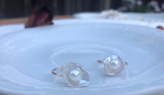 Baroque freshwater high luster quality double pearl flower ring. Elegant ring.