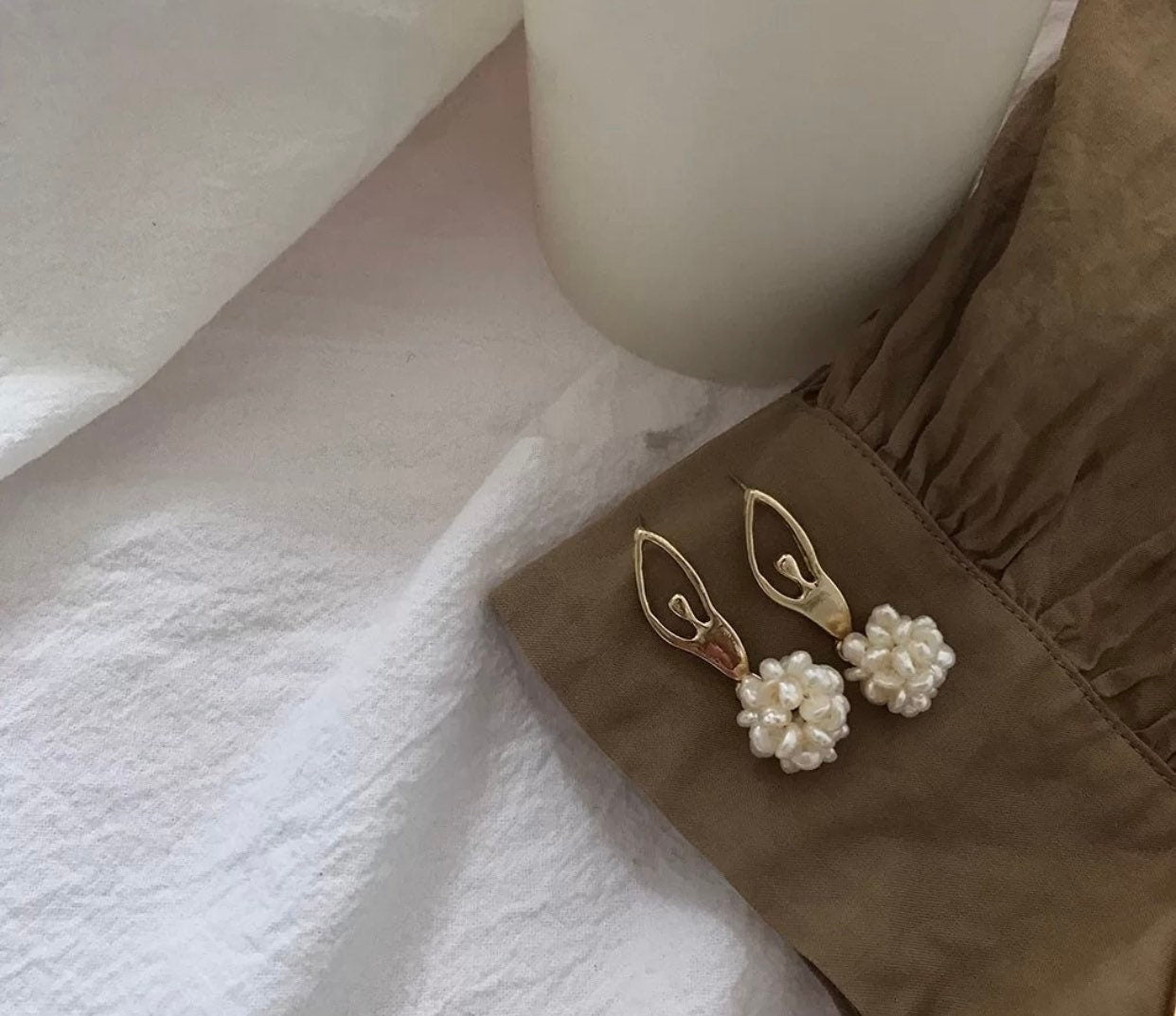 Vintage style ballet freshwater pearl earring. Minimalist earrings. Elegant pearl huggie. Bridal earrings. Bridesmaid gift.