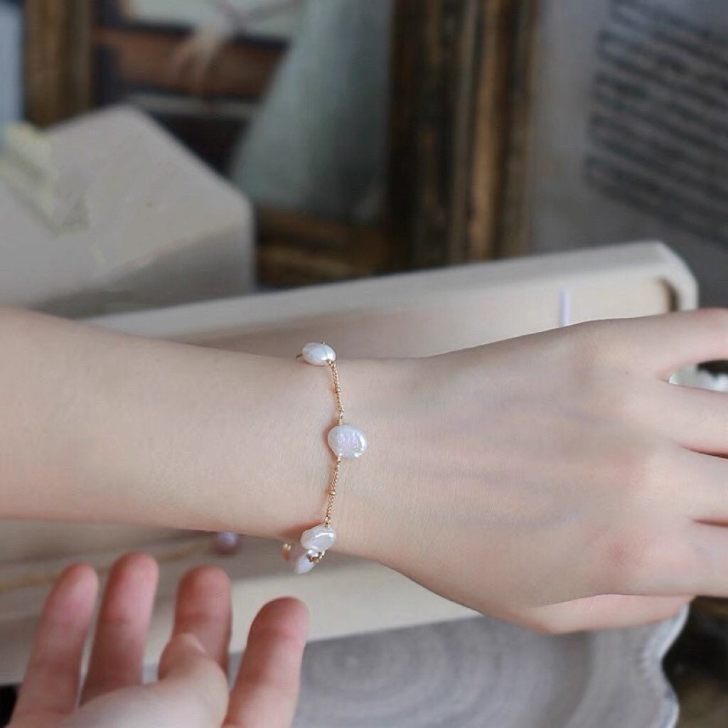 14K gold filled Genuine freshwater baroque petal pearl bracelet. Dainty bracelet. Charm bracelet. Wedding bracelet. Bridal bracelet.