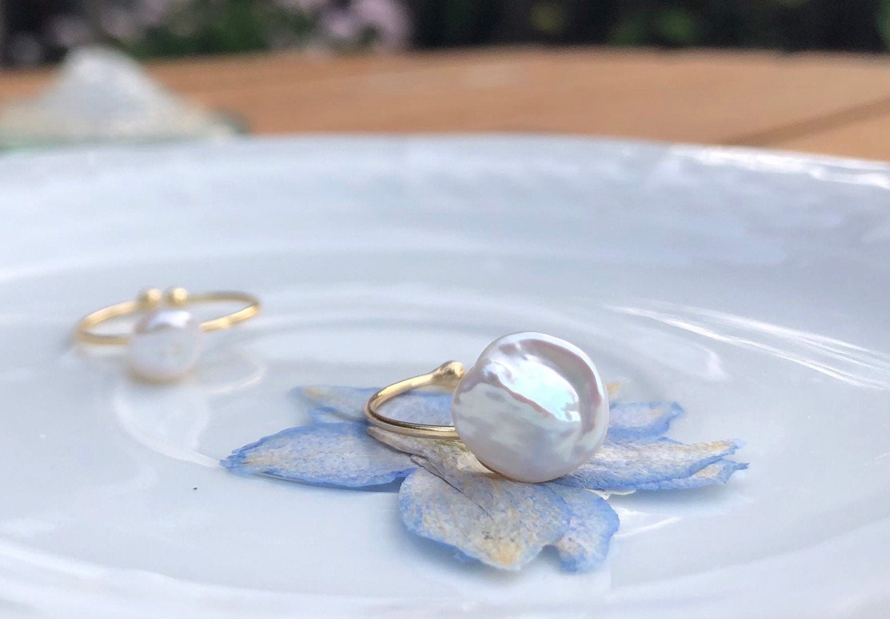 Minimalist baroque pearl luster ring. Dainty white pearl ring. Baroque Petal pearl ring. Freshwater pearl ring. Wedding ring