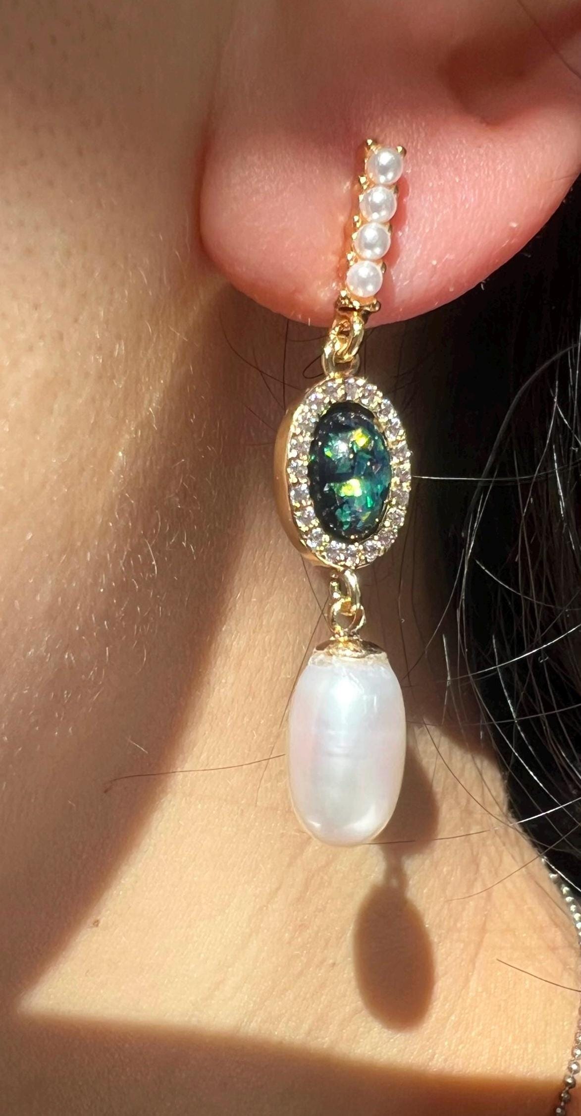Clip on freshwater pearl natural gemstone earring. Minimalist dangle earrings. No pain Pearl earrings. Bridal earrings. Bridesmaid gift.