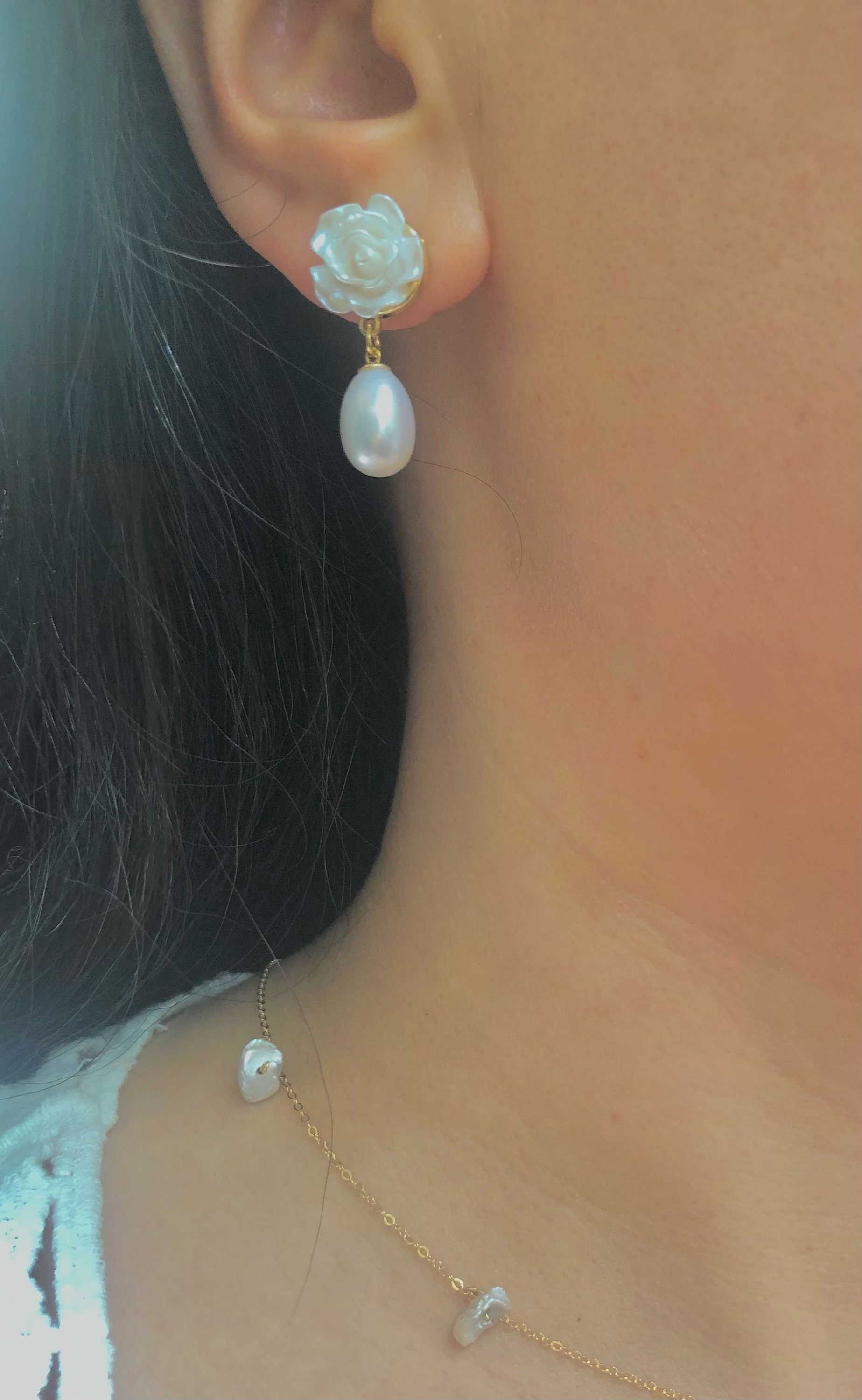 Teardrop freshwater pearl rose earring. Elegant Pearl dangle earrings. Minimalist pearl earrings. Bridesmaid gift.gift for her.