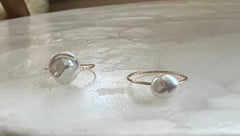 Minimalist baroque pearl luster ring. Dainty white pearl ring. Baroque Petal pearl ring. Freshwater pearl ring. Wedding ring