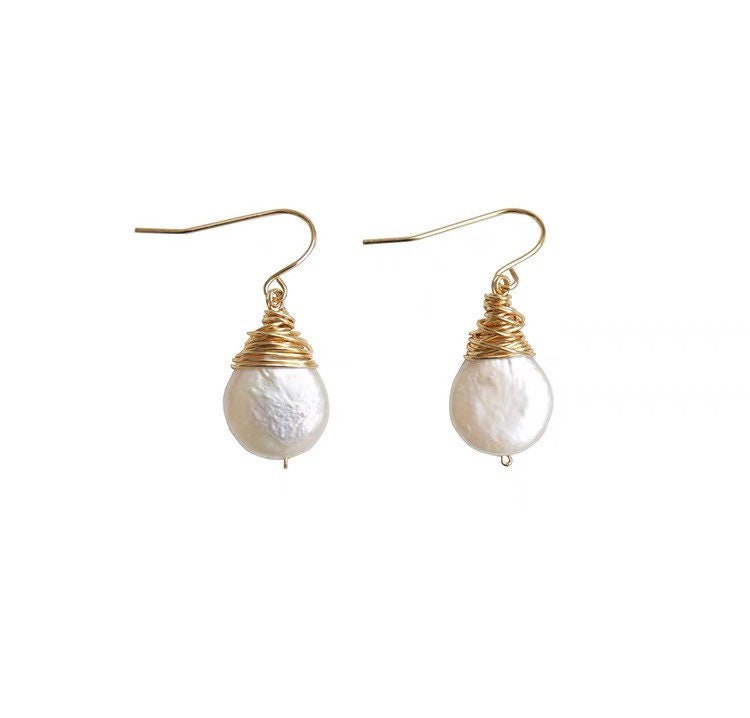 Freshwater baroque pearl wire wrapped earrings. Minimalist pearl earrings. Teardrop pearl earrings. Bridal earrings. Bridesmaid gift