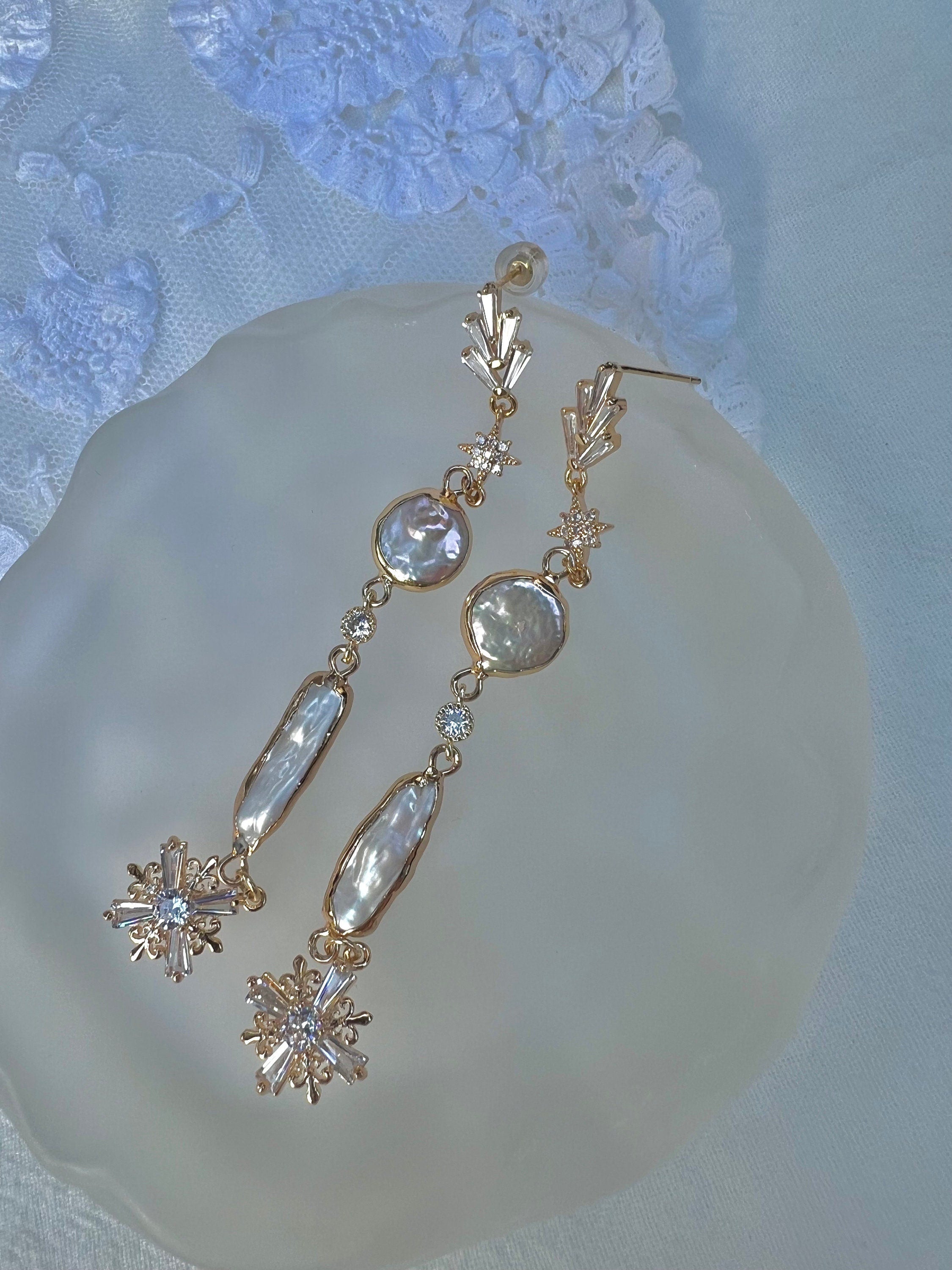 Victoria style elegant freshwater pearl dainty earring. delicate earring. France style design Swarovski earring. Wedding earrings.