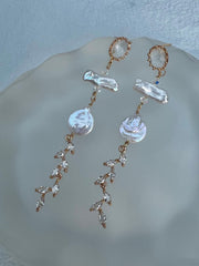 Victoria style elegant freshwater pearl dainty earring. delicate crystal earring. France style boho wedding earrings. Swarovski earring