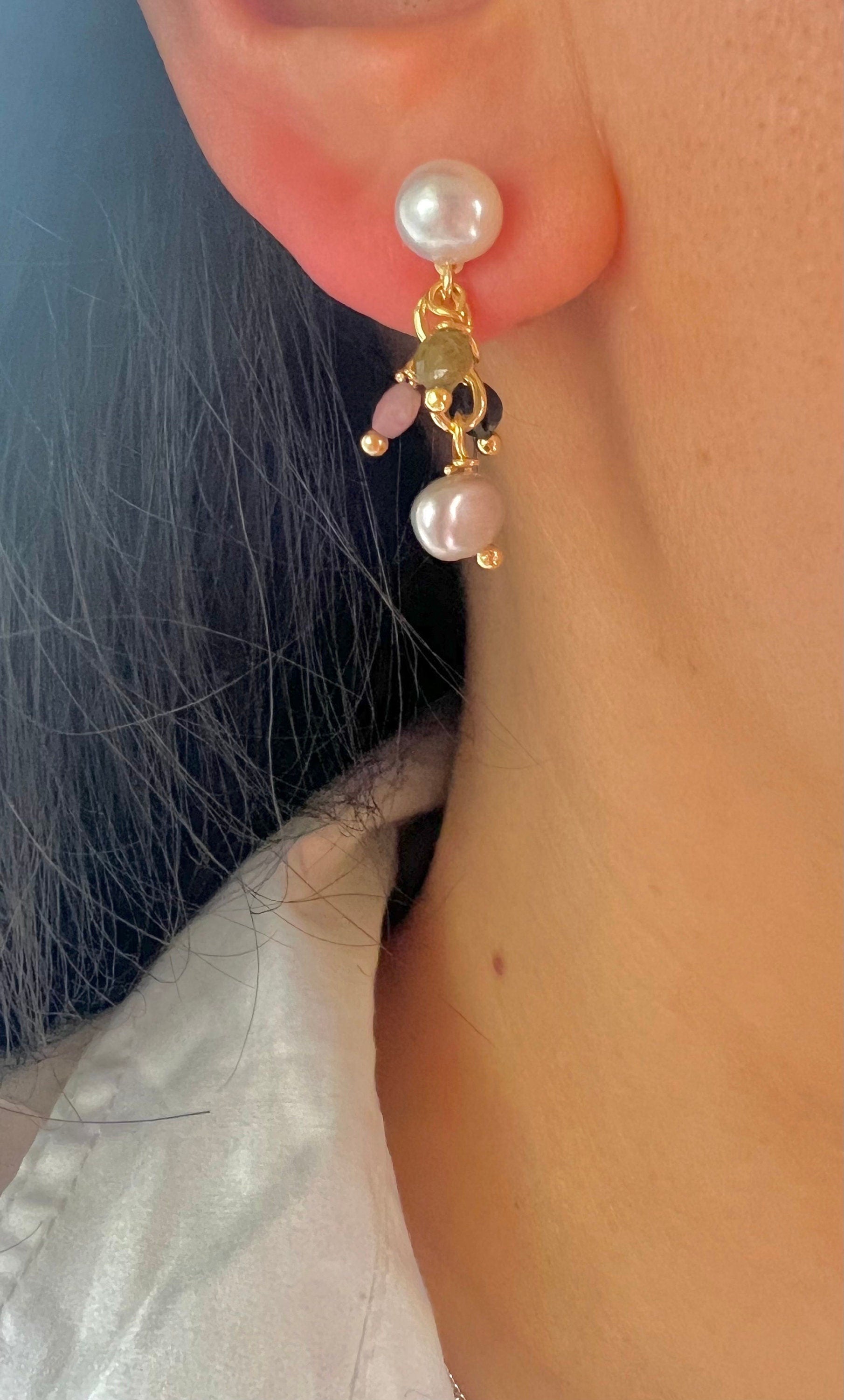 Clip on freshwater pearl natural gemstone earring. Minimalist dangle earrings. No pain Pearl earrings. Bridal earrings. Bridesmaid gift.