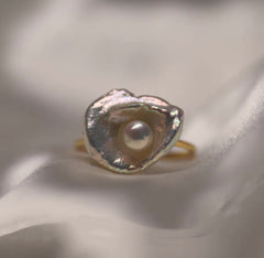 Baroque freshwater high luster quality double pearl flower ring. Elegant ring.