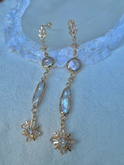 Victoria style elegant freshwater pearl dainty earring. delicate earring. France style design Swarovski earring. Wedding earrings.