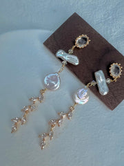 Victoria style elegant freshwater pearl dainty earring. delicate crystal earring. France style boho wedding earrings. Swarovski earring