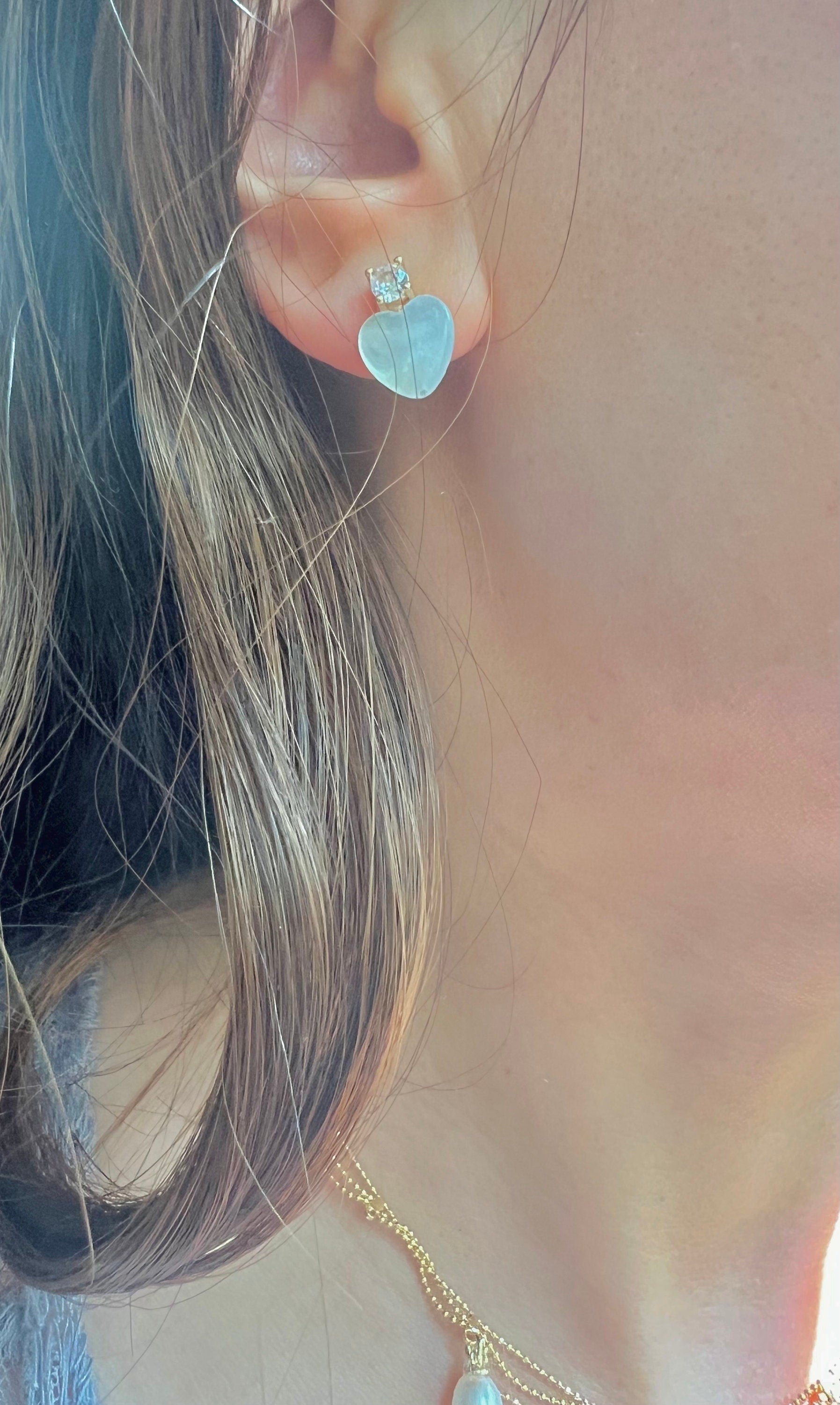 Dainty mother of pearl Minimalist heart earrings. Statement pearl earrings. Adorable earrings. Bridesmaid gift.