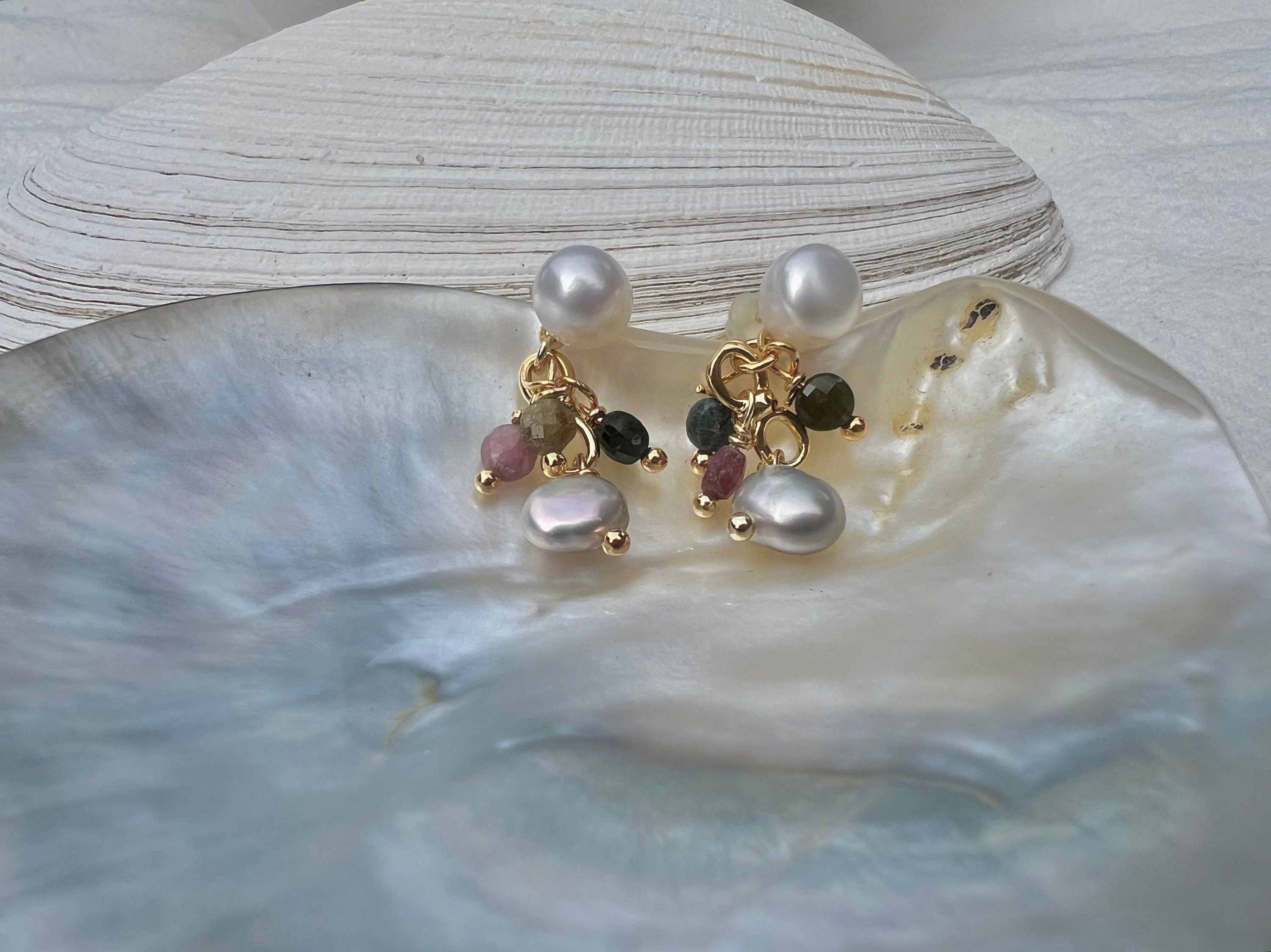 Clip on freshwater pearl natural gemstone earring. Minimalist dangle earrings. No pain Pearl earrings. Bridal earrings. Bridesmaid gift.