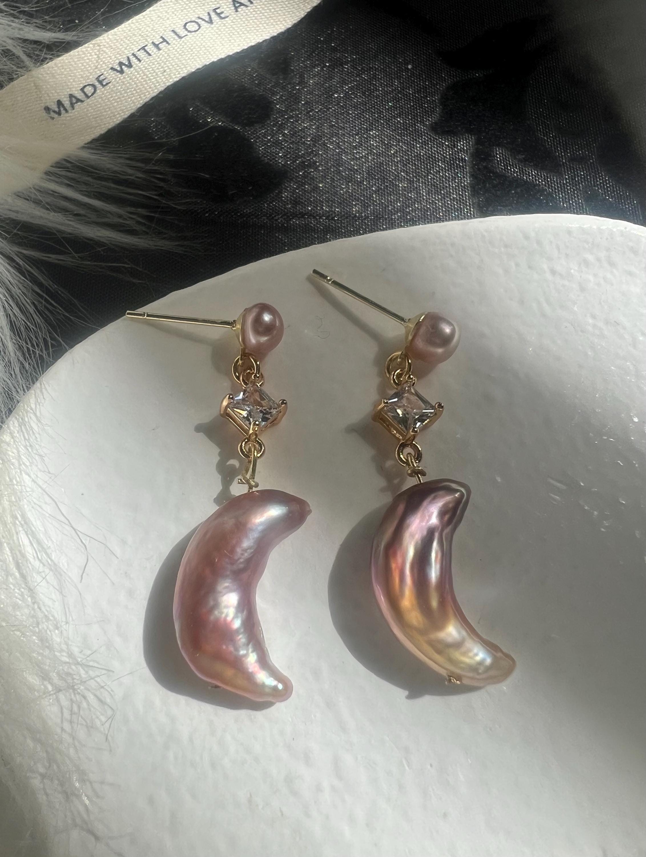 Delicate freshwater pearl moon face star earring. Dainty earrings. Space earrings. Purple gold pearl earrings. Minimalist earrings.