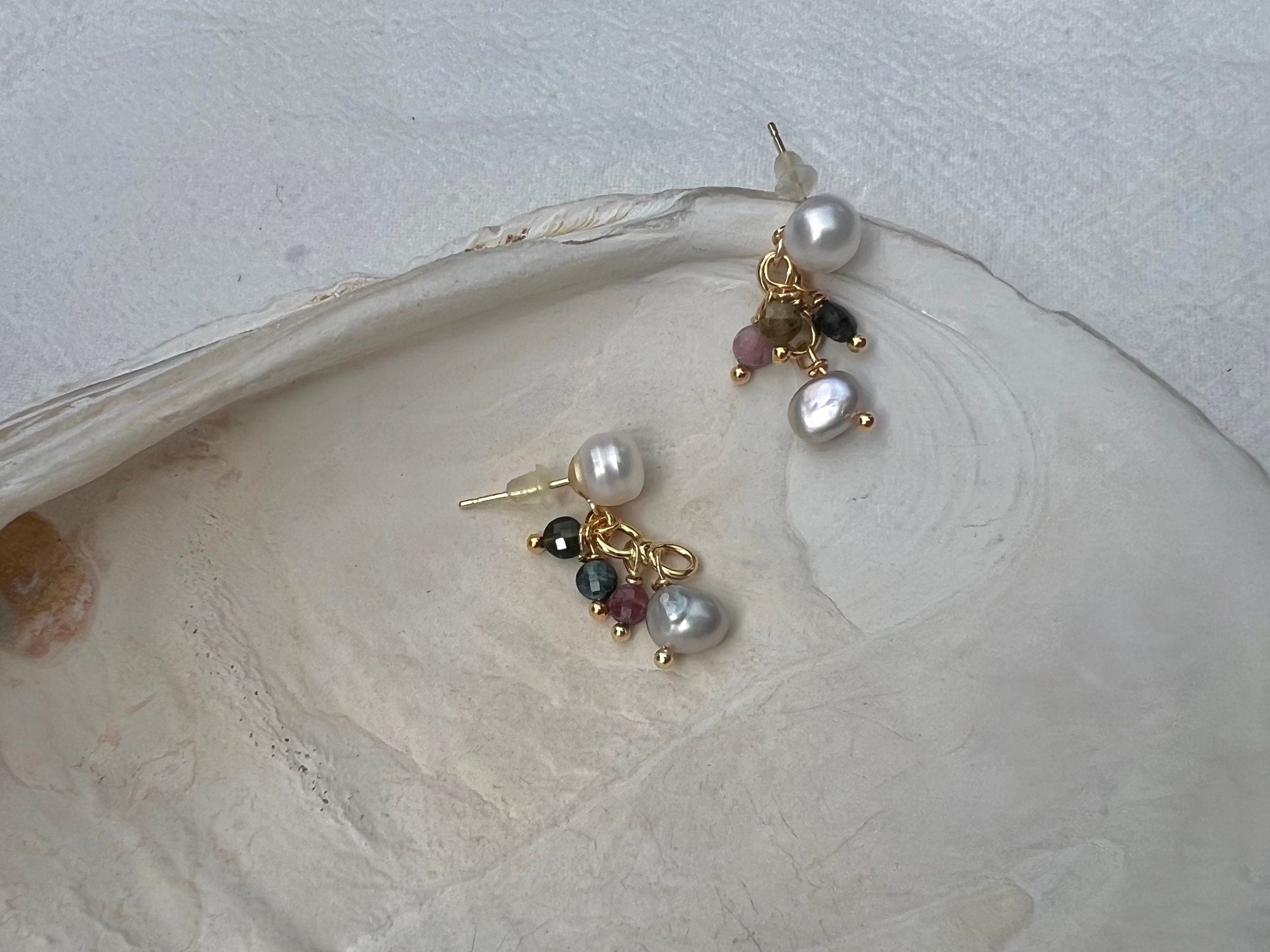 Clip on freshwater pearl natural gemstone earring. Minimalist dangle earrings. No pain Pearl earrings. Bridal earrings. Bridesmaid gift.