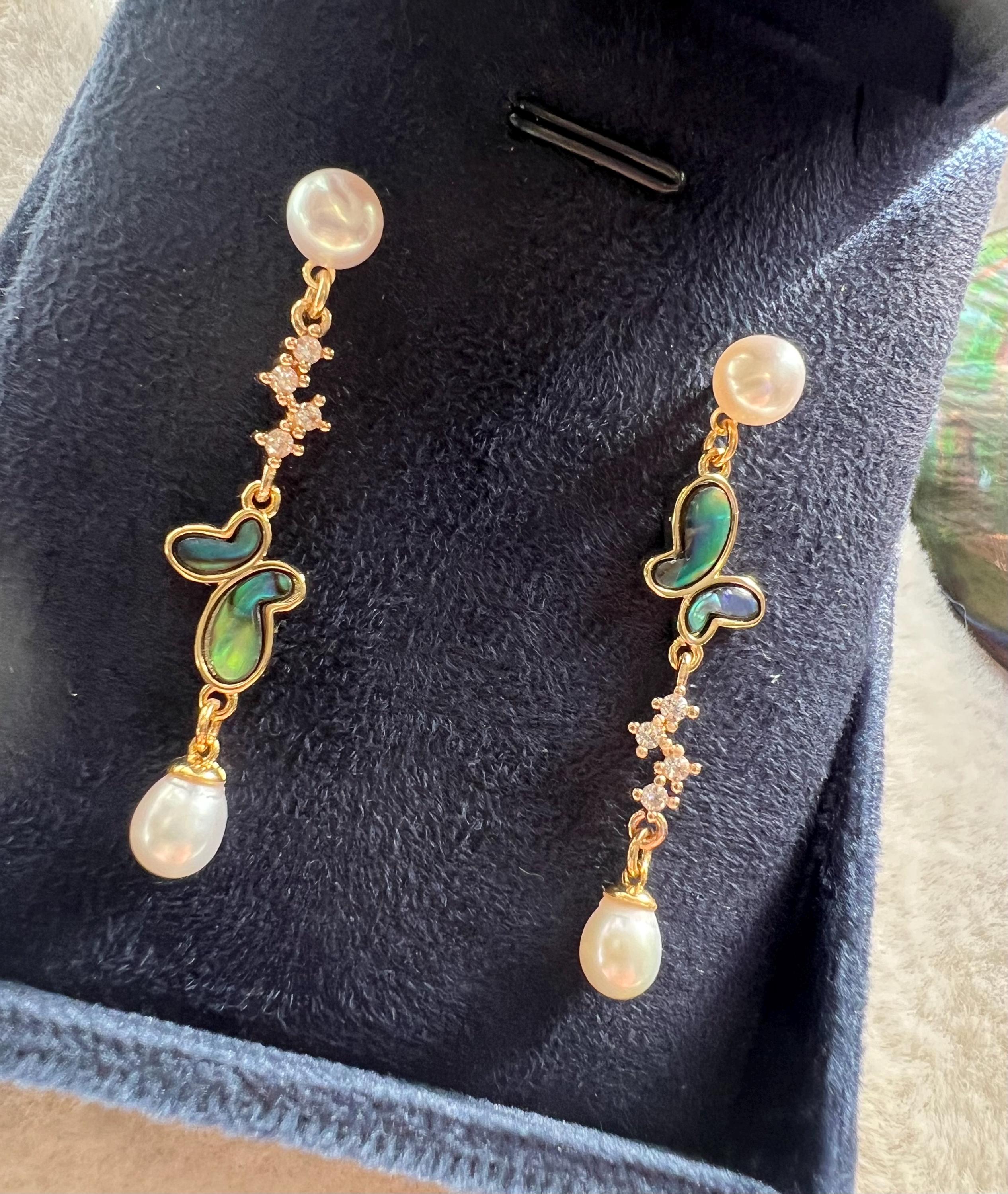 Dainty pearl butterfly earrings. No piercing ear earring. Minimalist clip on earrings. Dangle no pain earring. Gift. Two ways wearing.