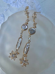 Victoria style elegant freshwater pearl dainty earring. delicate earring. France style design Swarovski earring. Wedding earrings.