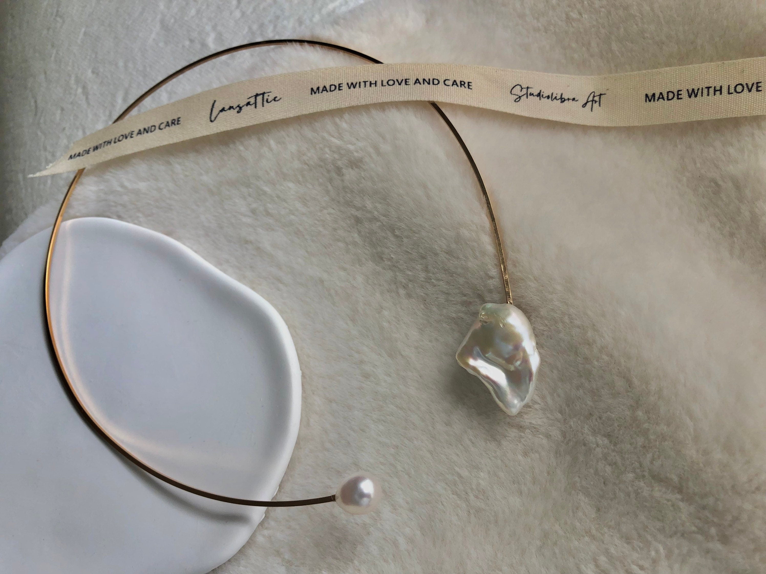 14K gold filled Freshwater baroque & Round pearl bangle. Minimalist choker. Bridal pearl bracelet. Bridal pearl bangle. Wire cuff choker.