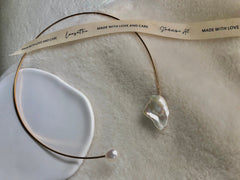 14K gold filled Freshwater baroque & Round pearl bangle. Minimalist choker. Bridal pearl bracelet. Bridal pearl bangle. Wire cuff choker.