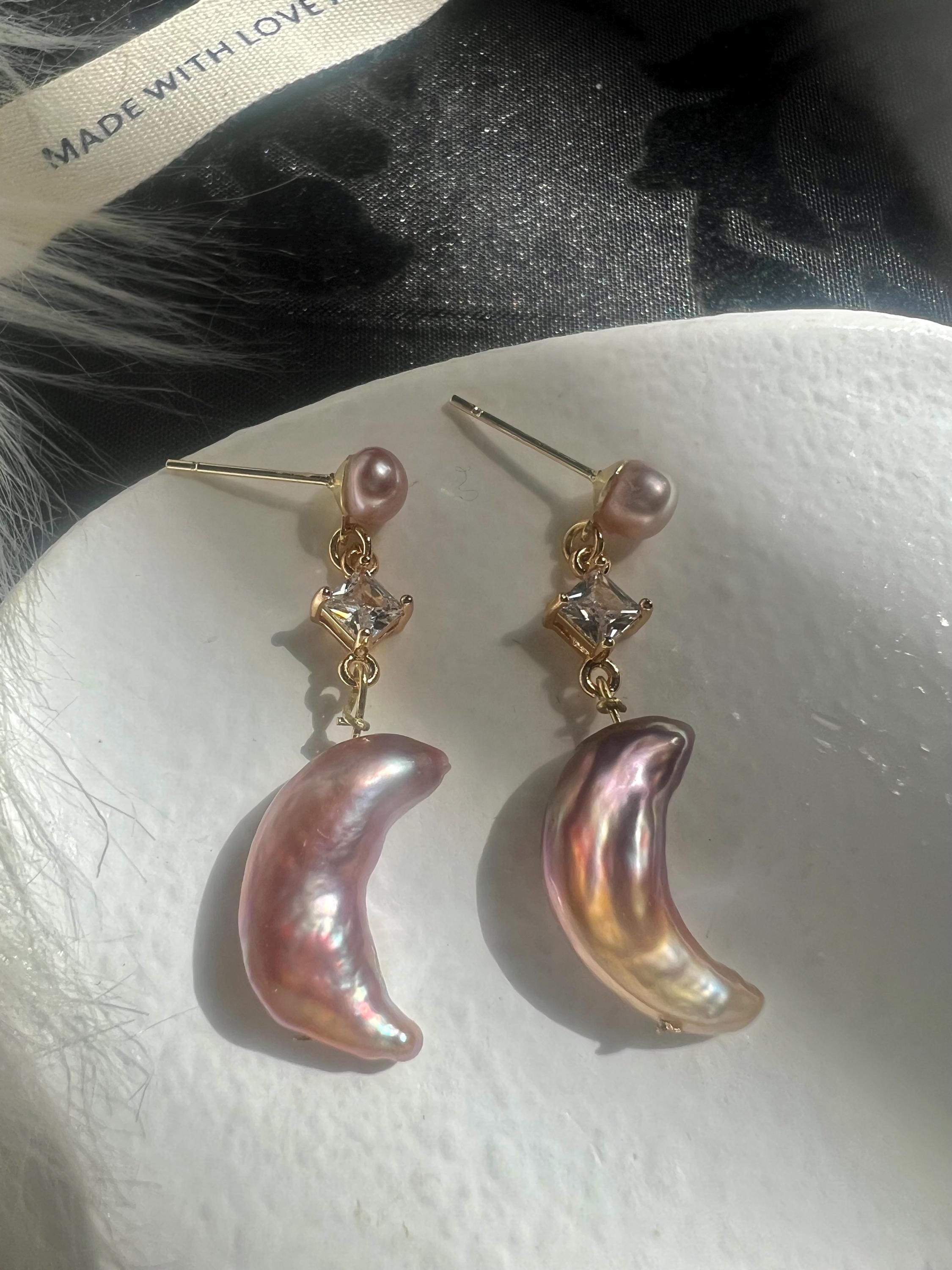 Delicate freshwater pearl moon face star earring. Dainty earrings. Space earrings. Purple gold pearl earrings. Minimalist earrings.