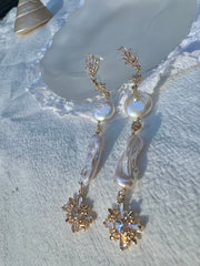 Victoria style elegant freshwater pearl dainty earring. delicate earring. France style design Swarovski earring. Wedding earrings.