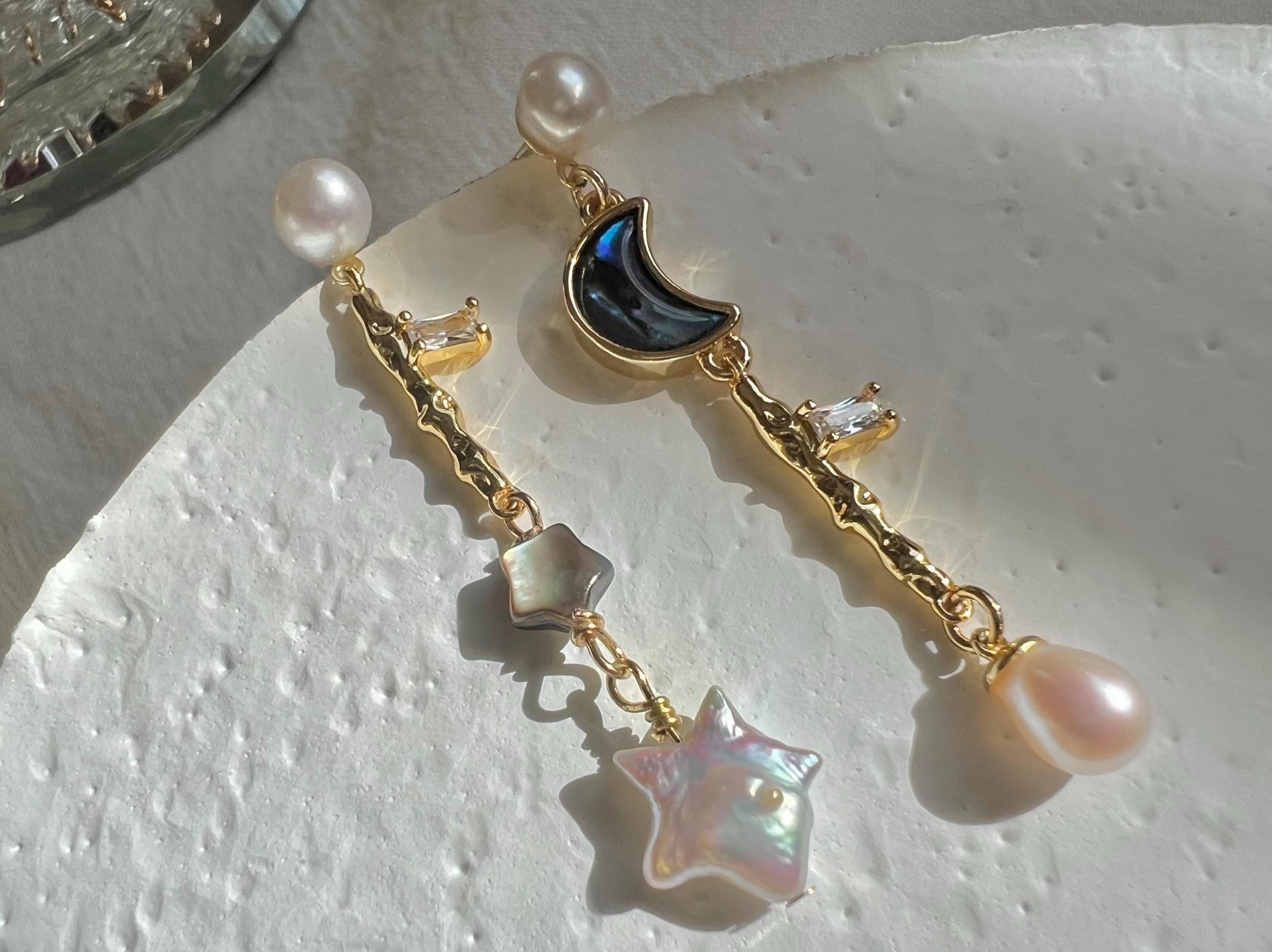Delicate freshwater pearl moon face star earring. Dainty earrings. Unbalanced earrings. Dissymmetry earrings. Minimalist earrings.