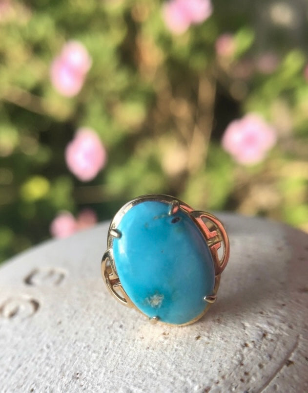 18K solid gold natural turquoise oval ring. Turquoise ring. December Brithstone. Solid 18K Gold Turquoise ring.