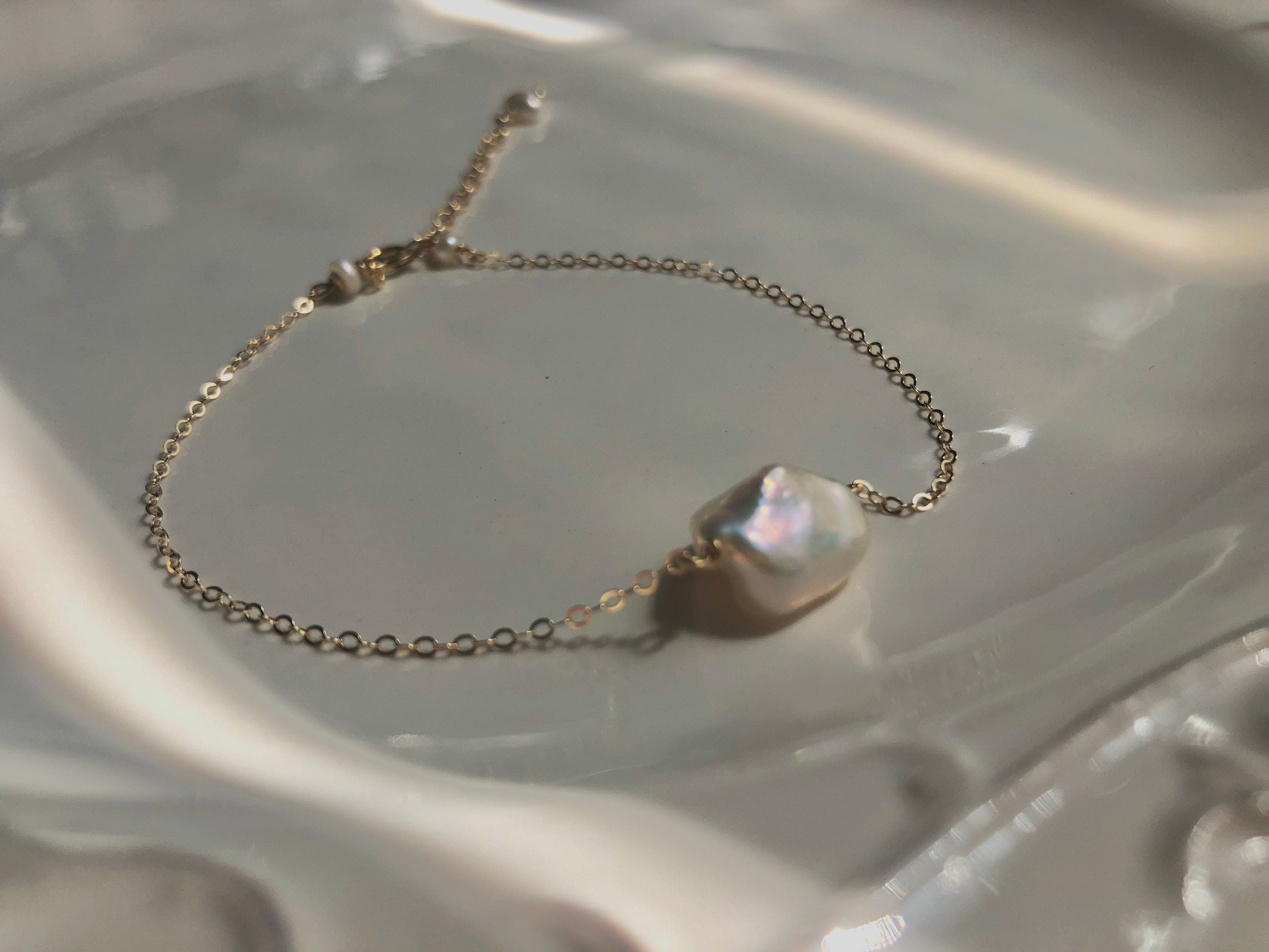 14K Gold filled simple genuine pearl adjustable chain necklace. Minimalist chock. Stacking necklace. Elegant necklace . Wedding necklace