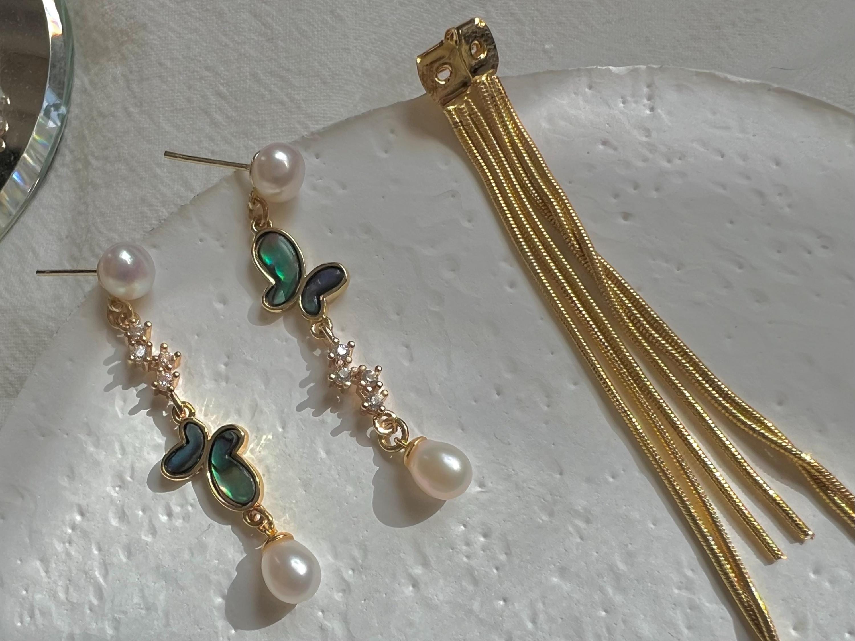Dainty pearl butterfly earrings. No piercing ear earring. Minimalist clip on earrings. Dangle no pain earring. Gift. Two ways wearing.