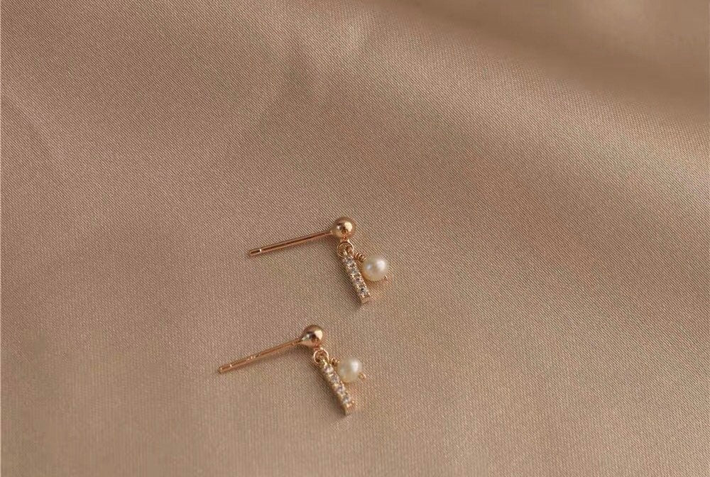 Minimalist freshwater pearl CZ bar dangle earrings. Minimalist clip on earrings. No pain Drop earrings. Dainty earrings. Gift for her