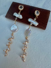 Victoria style elegant freshwater pearl dainty earring. delicate crystal earring. France style boho wedding earrings. Swarovski earring