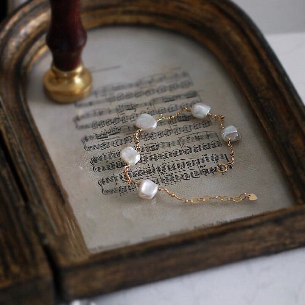 14K gold filled Genuine freshwater baroque petal pearl bracelet. Dainty bracelet. Charm bracelet. Wedding bracelet. Bridal bracelet.