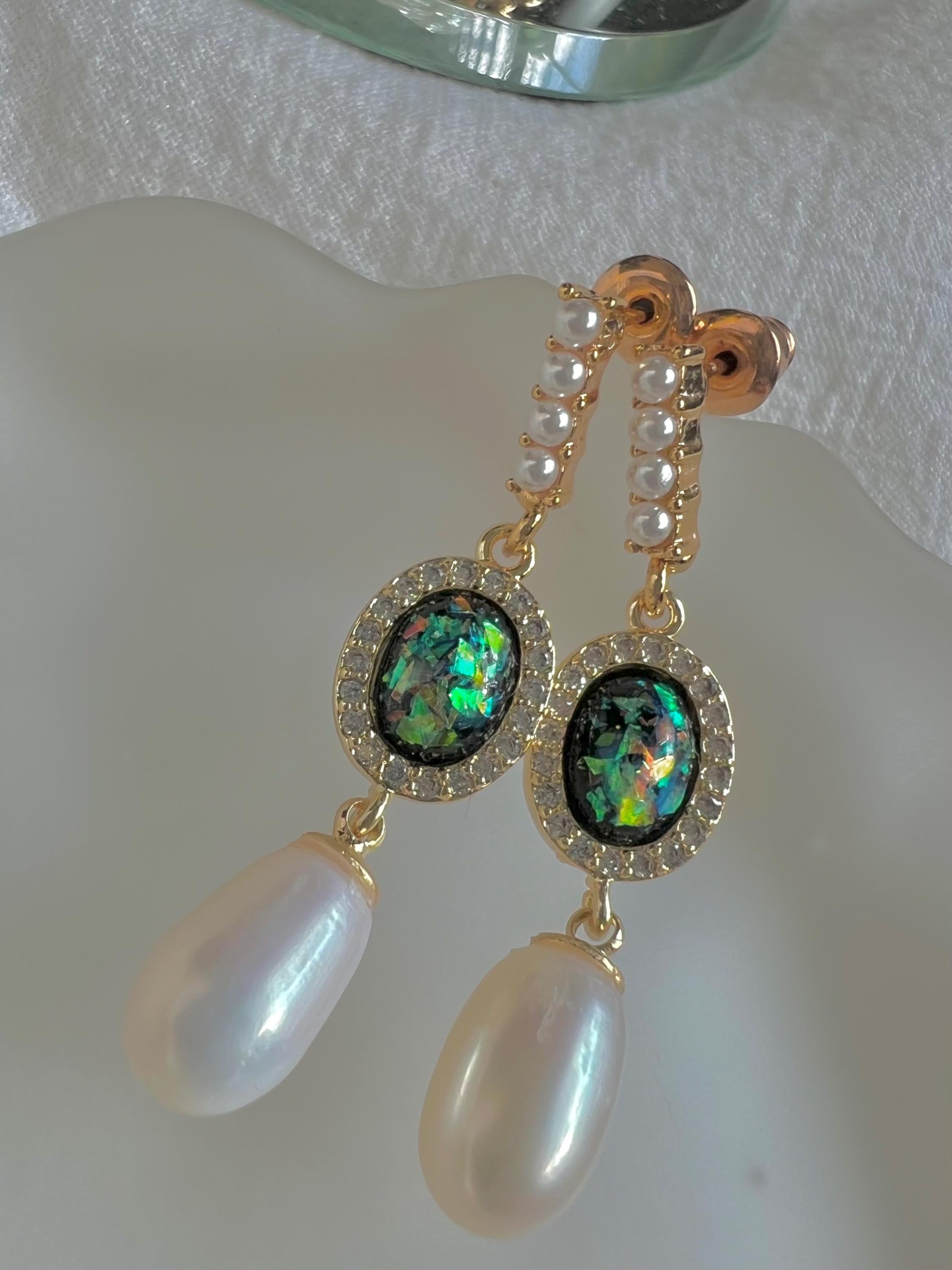 Clip on freshwater pearl natural gemstone earring. Minimalist dangle earrings. No pain Pearl earrings. Bridal earrings. Bridesmaid gift.
