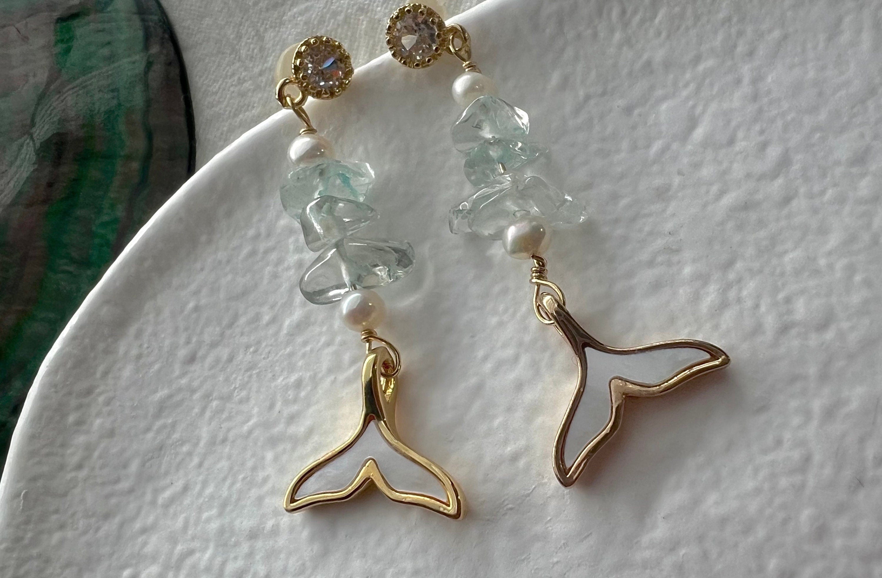 Clip on freshwater pearl natural gemstone earring. Minimalist dangle earrings. Mermaid tailPearl earrings. Bridal earrings. Bridesmaid gift.