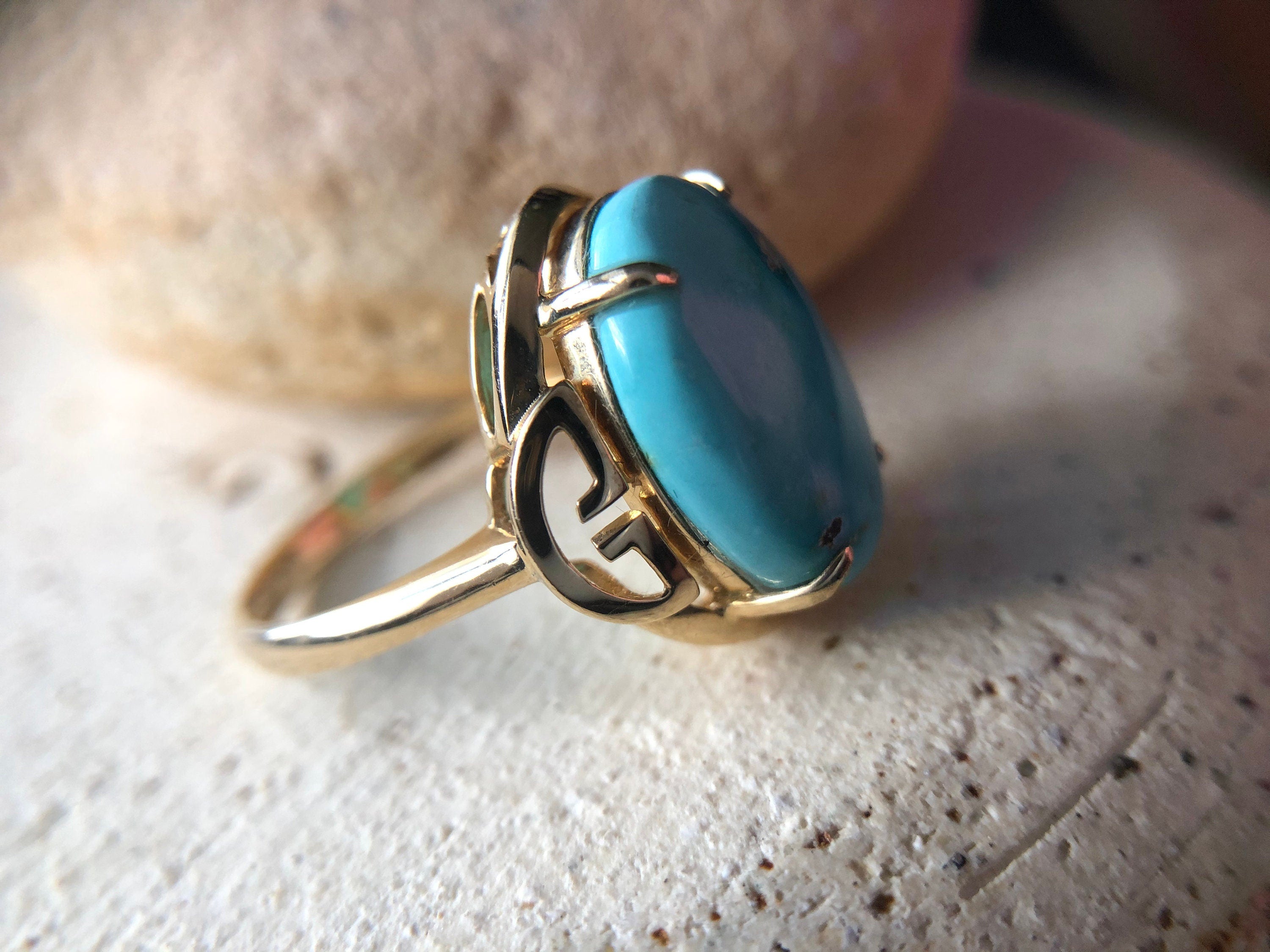 18K solid gold natural turquoise oval ring. Turquoise ring. December Brithstone. Solid 18K Gold Turquoise ring.