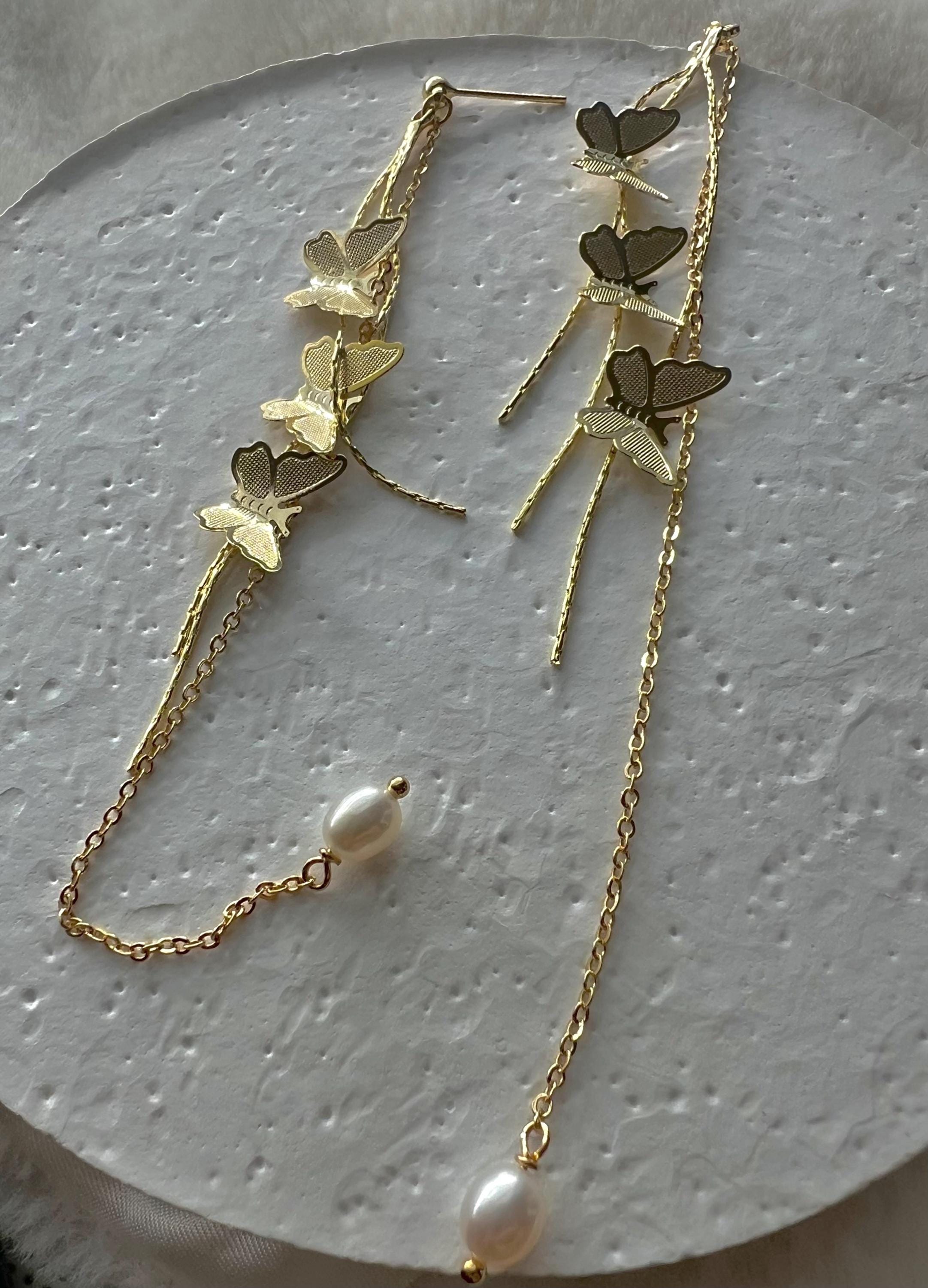 Gold butterfly long threader. Elegant freshwater pearl clip-on earrings. Dainty no pain threader. Delicate earring. Bridesmaid gift.