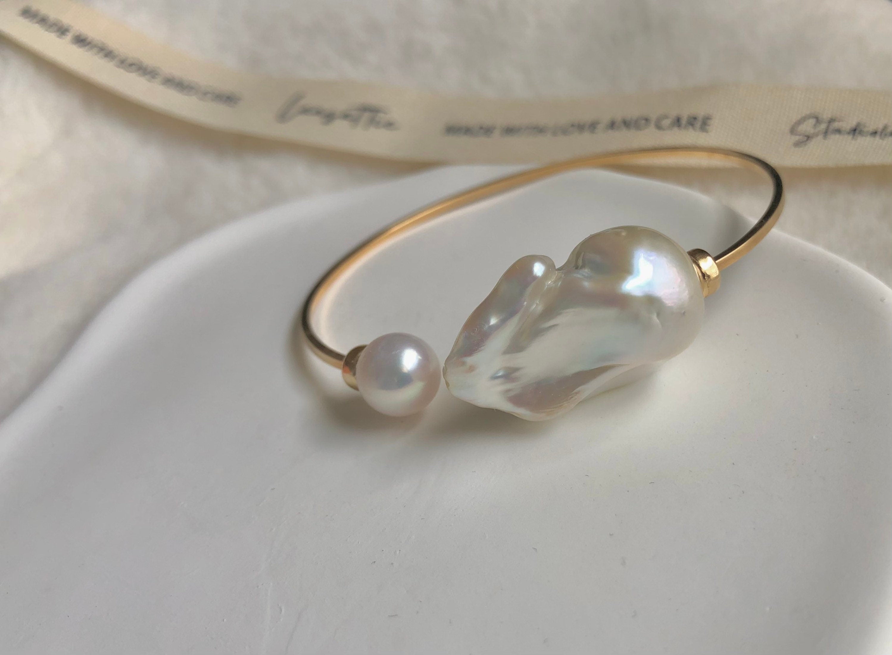 14K gold filled Freshwater baroque & Round pearl bangle. Minimalist choker. Bridal pearl bracelet. Bridal pearl bangle. Wire cuff choker.