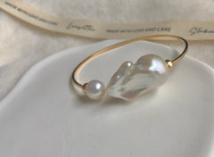 14K gold filled Freshwater baroque & Round pearl bangle. Minimalist choker. Bridal pearl bracelet. Bridal pearl bangle. Wire cuff choker.