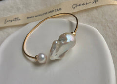 14K gold filled Freshwater baroque & Round pearl bangle. Minimalist choker. Bridal pearl bracelet. Bridal pearl bangle. Wire cuff choker.