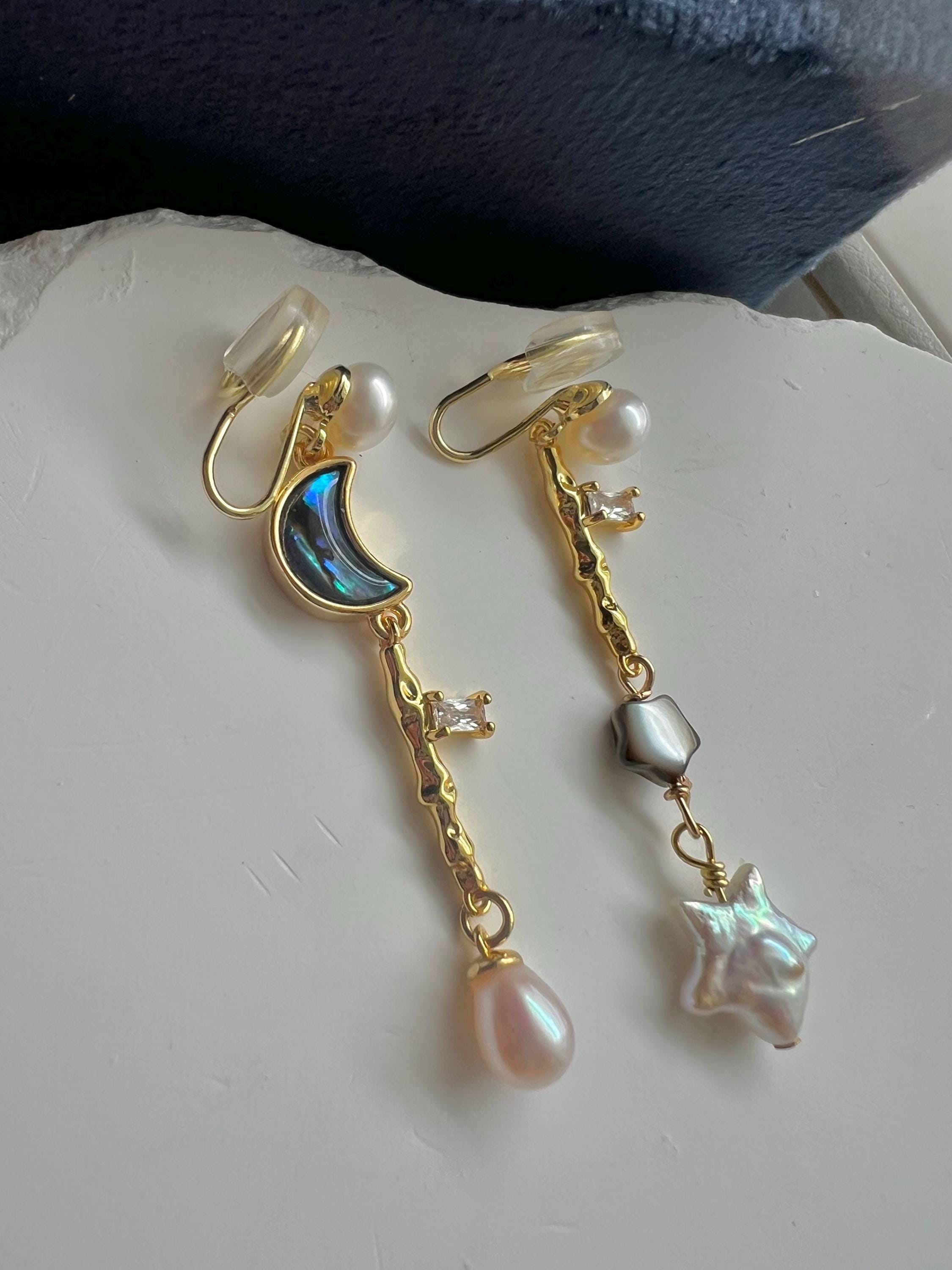Delicate freshwater pearl moon face star earring. Dainty earrings. Unbalanced earrings. Dissymmetry earrings. Minimalist earrings.